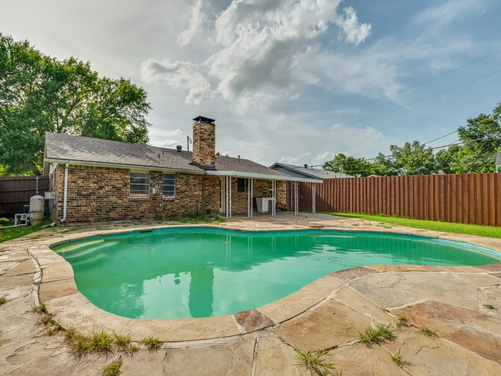 Single Family Residence For Sale in Dallas County , 3122 Cheyenne Street, Irving, Texas 75062, 3 Bedroom, 2 Bathroom, 2 Garage spaces, 1,357 Sqft, built in 1968, mls#21329212, Real Estate Agent in Irving, Homes For Sale in Dallas county, Homes For Sale in Irving, Realtor in Irving Texas, Real Estate Brokerage Independent Realty Texas, Luminita Cordes Realtor