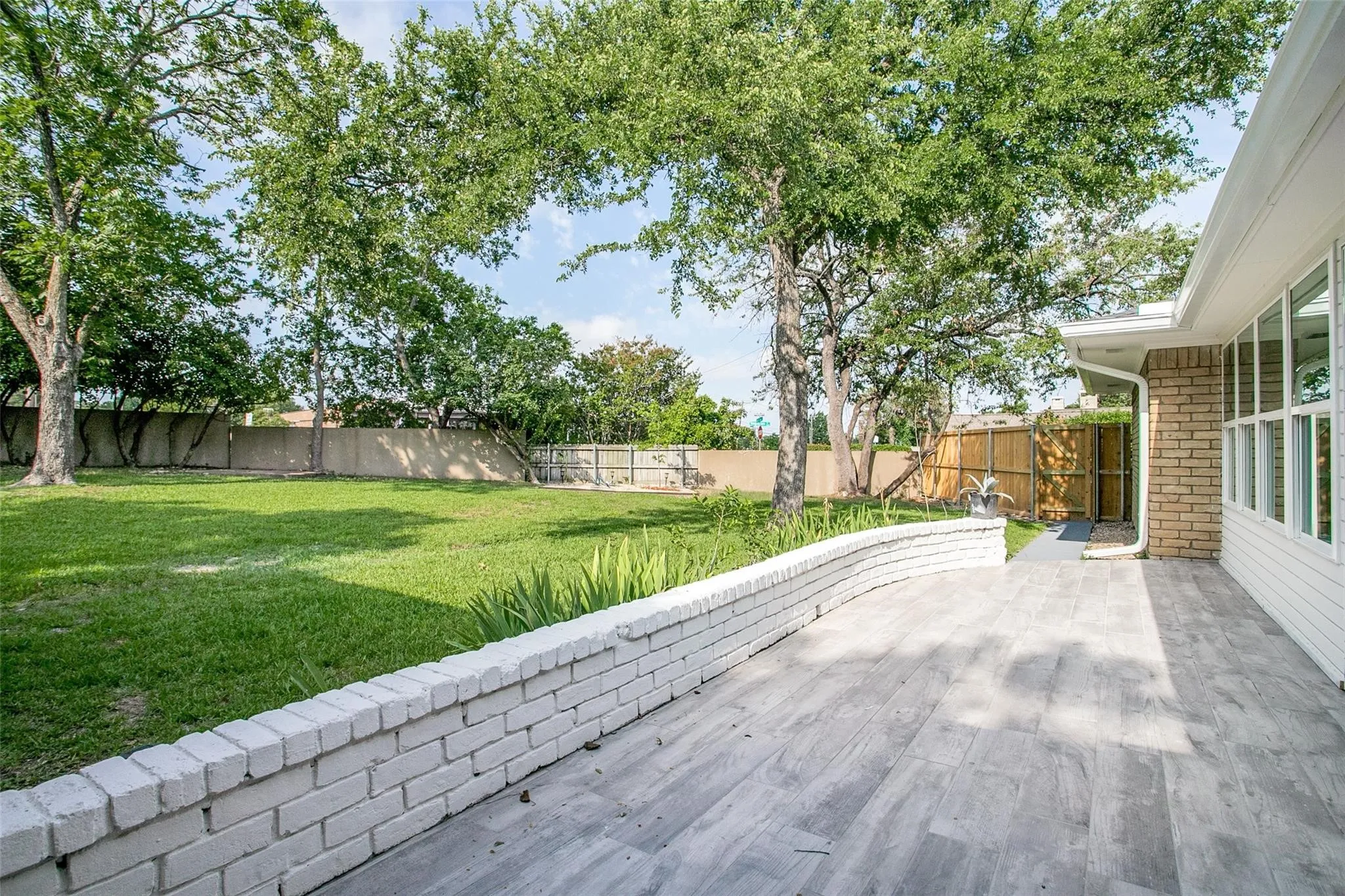 Single Family Residence For Sale in Dallas County , 7208 Fernmeadow Drive, Dallas, Texas 75248, 4 Bedroom, 4 Bathroom, 2 Garage spaces, 3,034 Sqft, built in 1969, mls#21321134, Real Estate Agent in Dallas, Homes For Sale in Dallas county, Homes For Sale in Dallas, Realtor in Dallas Texas, Real Estate Brokerage Independent Realty Texas, Luminita Cordes Realtor