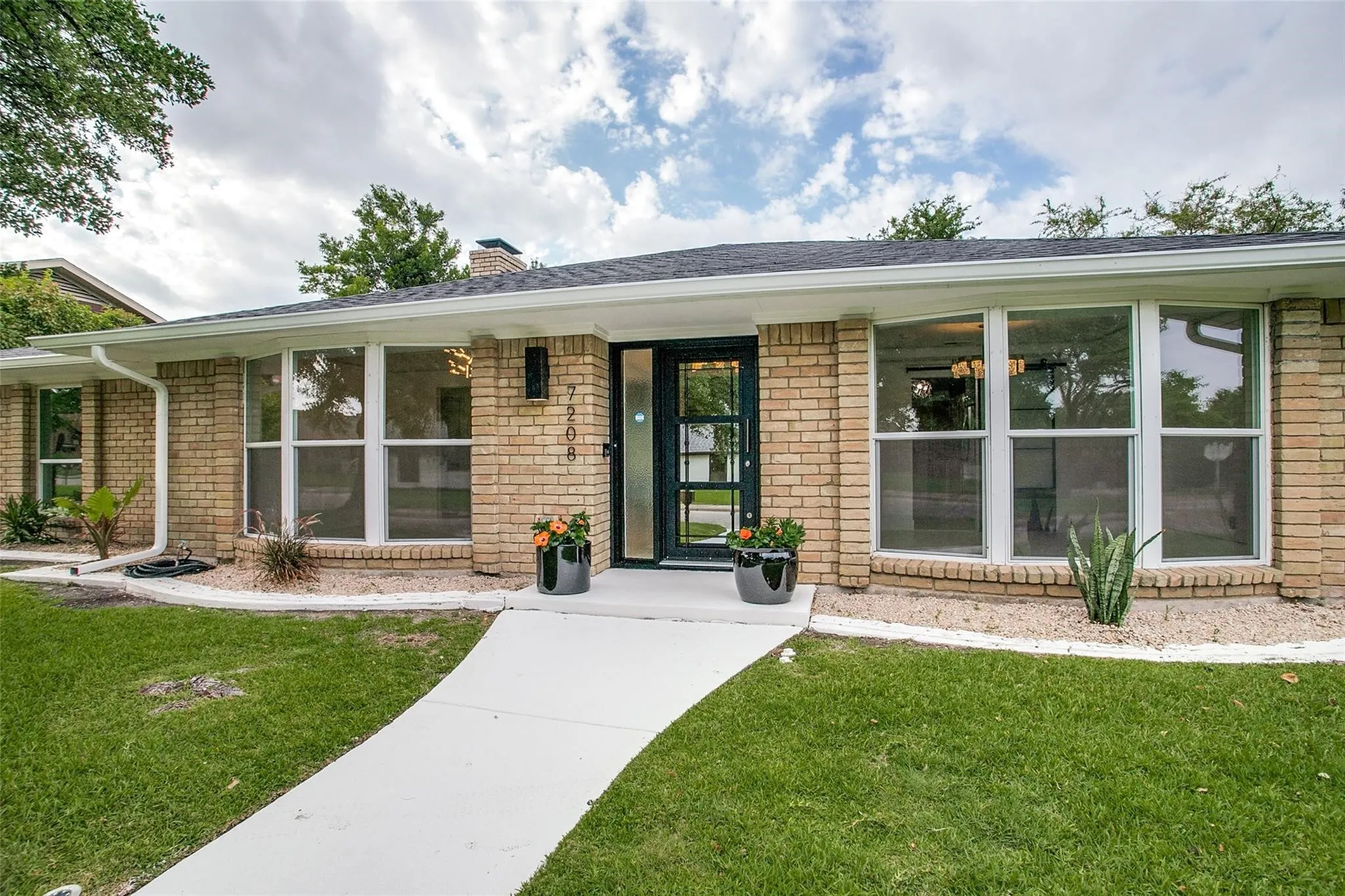 Single Family Residence For Sale in Dallas County , 7208 Fernmeadow Drive, Dallas, Texas 75248, 4 Bedroom, 4 Bathroom, 2 Garage spaces, 3,034 Sqft, built in 1969, mls#21321134, Real Estate Agent in Dallas, Homes For Sale in Dallas county, Homes For Sale in Dallas, Realtor in Dallas Texas, Real Estate Brokerage Independent Realty Texas, Luminita Cordes Realtor
