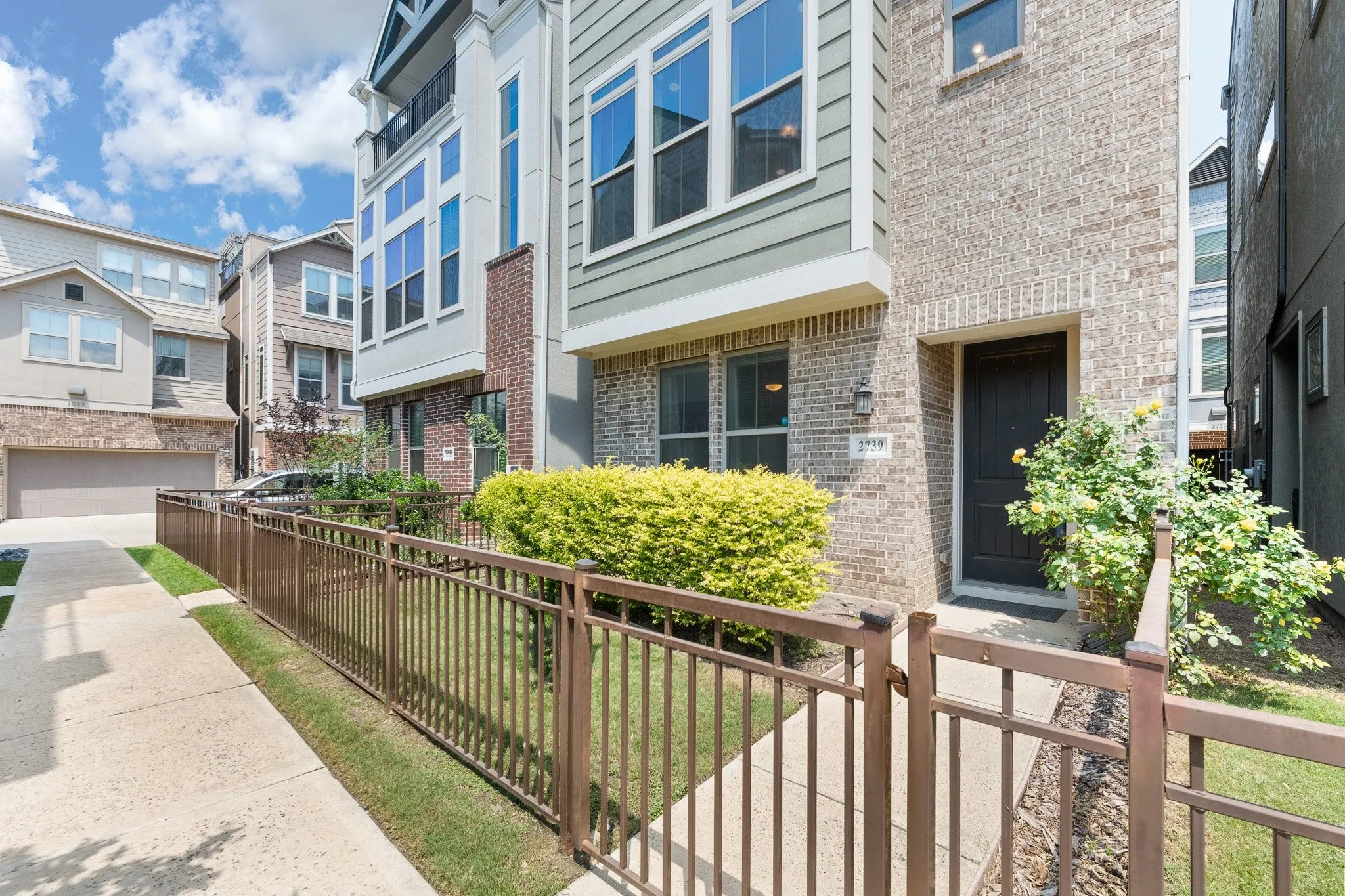 Single Family Residence For Rent in Dallas County , 2739 Flowering Peach Lane, Dallas, Texas 75212, 3 Bedrooms, 4 Bathrooms, 2 Garage spaces, 1,848 Sqft, built in 2019, Price $3,200, mls#21335771, Real Estate Agent in Dallas, Homes For Rent in Dallas county, Homes For Rent in Dallas, Realtor in Dallas Texas, Real Estate Brokerage Independent Realty Texas, Luminita Cordes Realtor