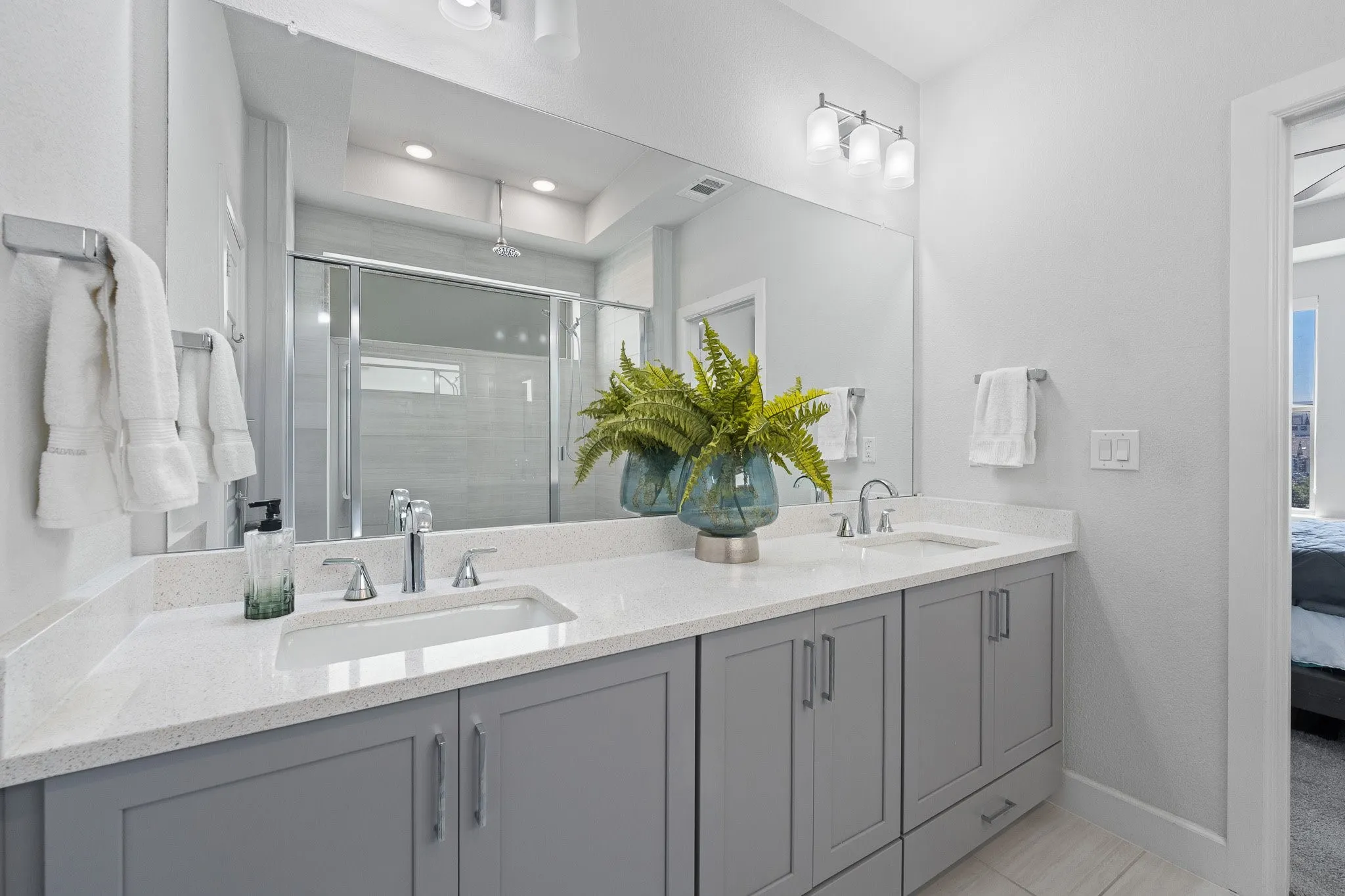 Single Family Residence For Rent in Dallas County , 2739 Flowering Peach Lane, Dallas, Texas 75212, 3 Bedrooms, 4 Bathrooms, 2 Garage spaces, 1,848 Sqft, built in 2019, Price $3,200, mls#21335771, Real Estate Agent in Dallas, Homes For Rent in Dallas county, Homes For Rent in Dallas, Realtor in Dallas Texas, Real Estate Brokerage Independent Realty Texas, Luminita Cordes Realtor