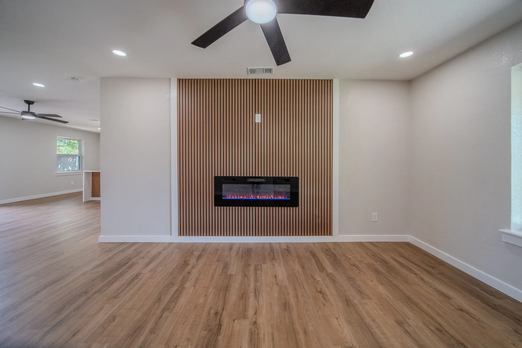 Single Family Residence For Sale in Dallas County , 2607 Eastridge Drive, Mesquite, Texas 75150, 3 Bedroom, 2 Bathroom, 2 Garage spaces, 1,424 Sqft, built in 1964, mls#21335764, Real Estate Agent in Mesquite, Homes For Sale in Dallas county, Homes For Sale in Mesquite, Realtor in Mesquite Texas, Real Estate Brokerage Independent Realty Texas, Luminita Cordes Realtor