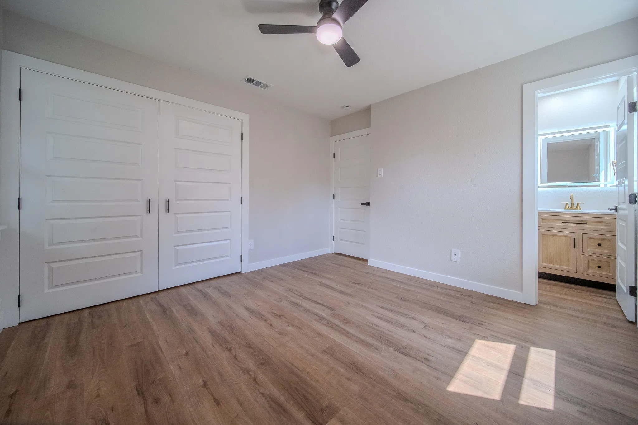 Single Family Residence For Sale in Dallas County , 2607 Eastridge Drive, Mesquite, Texas 75150, 3 Bedroom, 2 Bathroom, 2 Garage spaces, 1,424 Sqft, built in 1964, mls#21335764, Real Estate Agent in Mesquite, Homes For Sale in Dallas county, Homes For Sale in Mesquite, Realtor in Mesquite Texas, Real Estate Brokerage Independent Realty Texas, Luminita Cordes Realtor