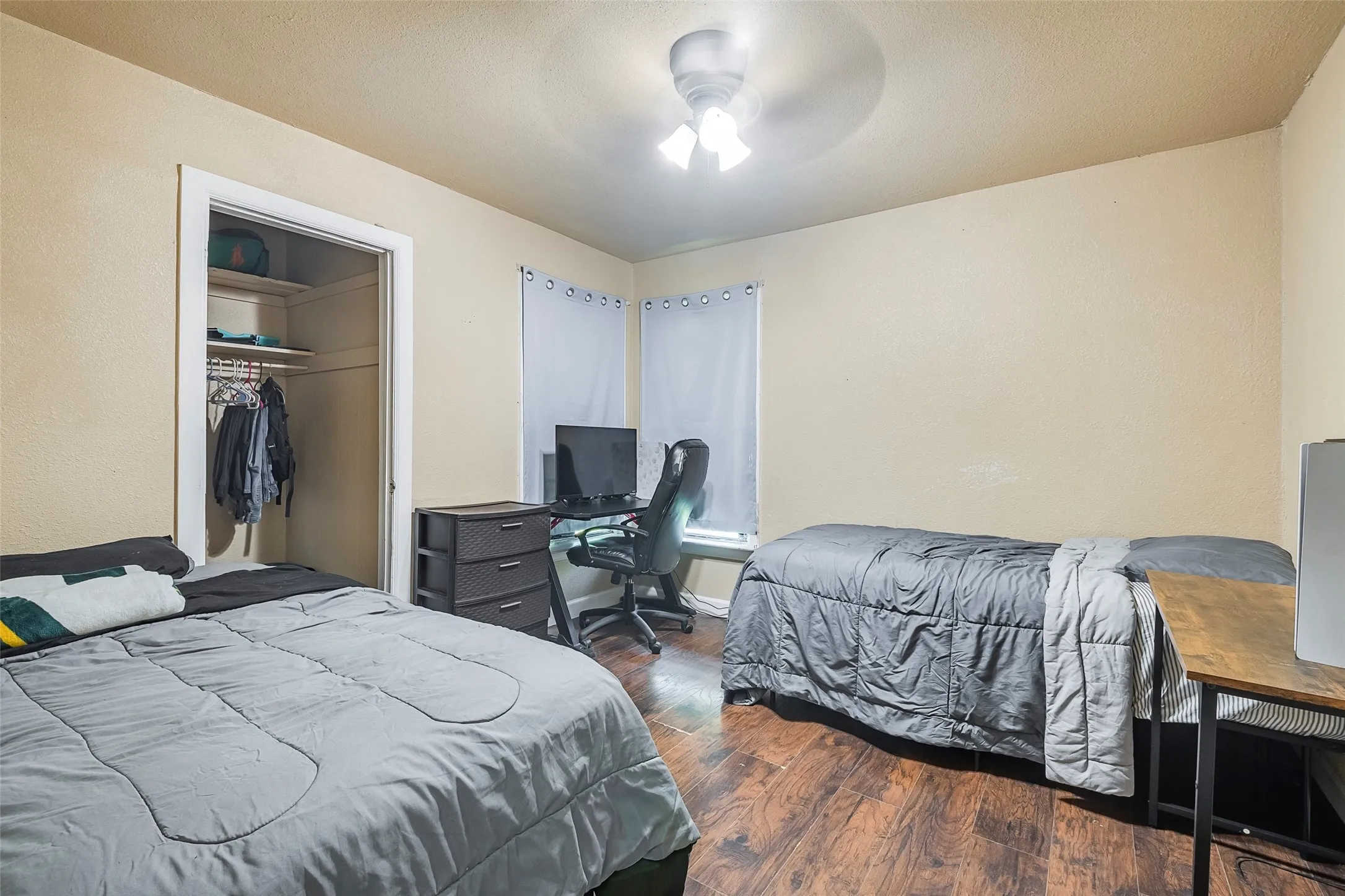 Single Family Residence For Sale in Tarrant County , 3624 Hardeman Street, Fort Worth, Texas 76119, 3 Bedrooms, 1 Bathroom, Garage spaces, 1,042 Sqft, built in 1951, Price $199,000, mls#21335777, Real Estate Agent in Fort Worth, Homes For Sale in Tarrant county, Homes For Sale in Fort Worth, Realtor in Fort Worth Texas, Real Estate Brokerage Independent Realty Texas, Luminita Cordes Realtor
