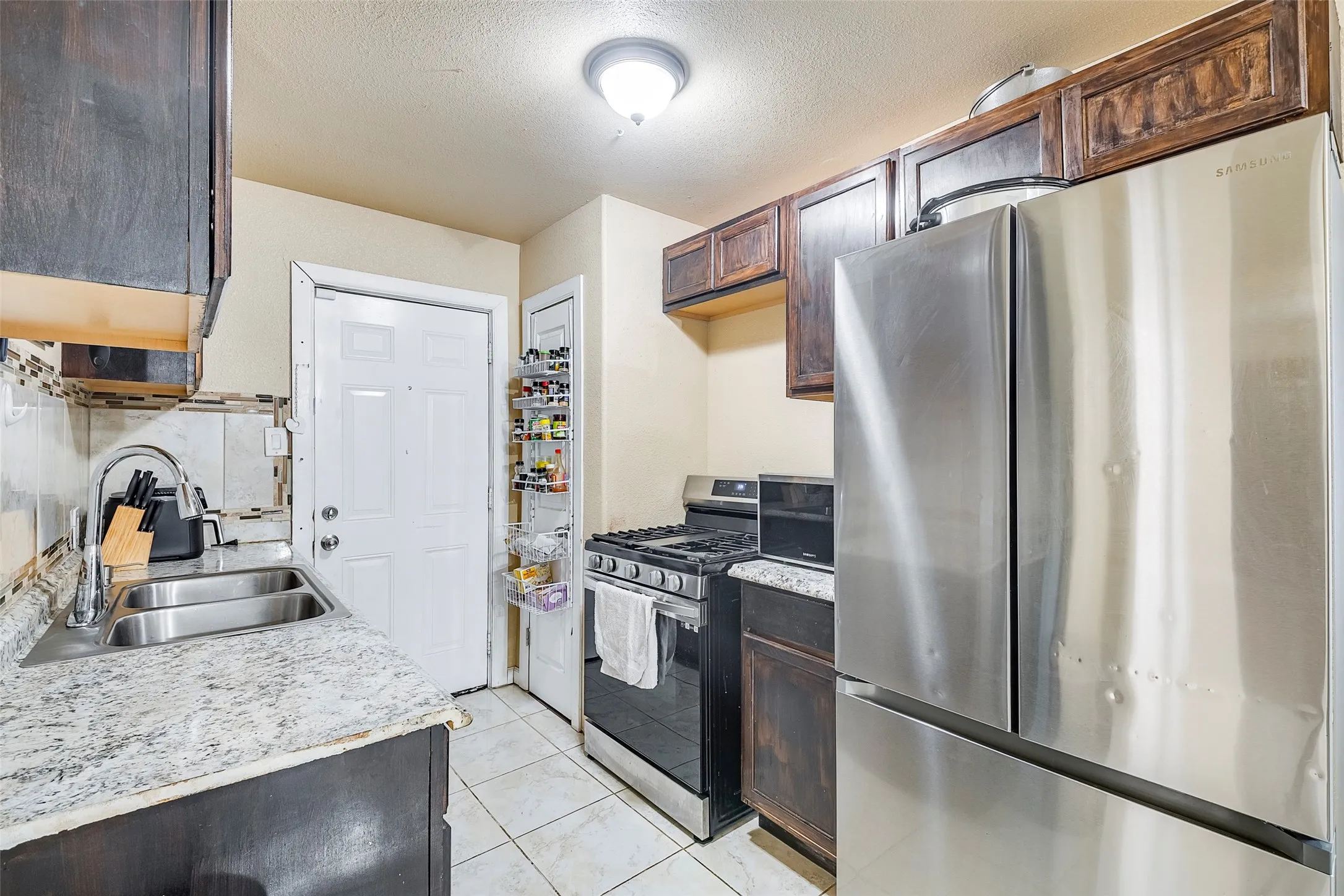 Single Family Residence For Sale in Tarrant County , 3624 Hardeman Street, Fort Worth, Texas 76119, 3 Bedrooms, 1 Bathroom, Garage spaces, 1,042 Sqft, built in 1951, Price $199,000, mls#21335777, Real Estate Agent in Fort Worth, Homes For Sale in Tarrant county, Homes For Sale in Fort Worth, Realtor in Fort Worth Texas, Real Estate Brokerage Independent Realty Texas, Luminita Cordes Realtor