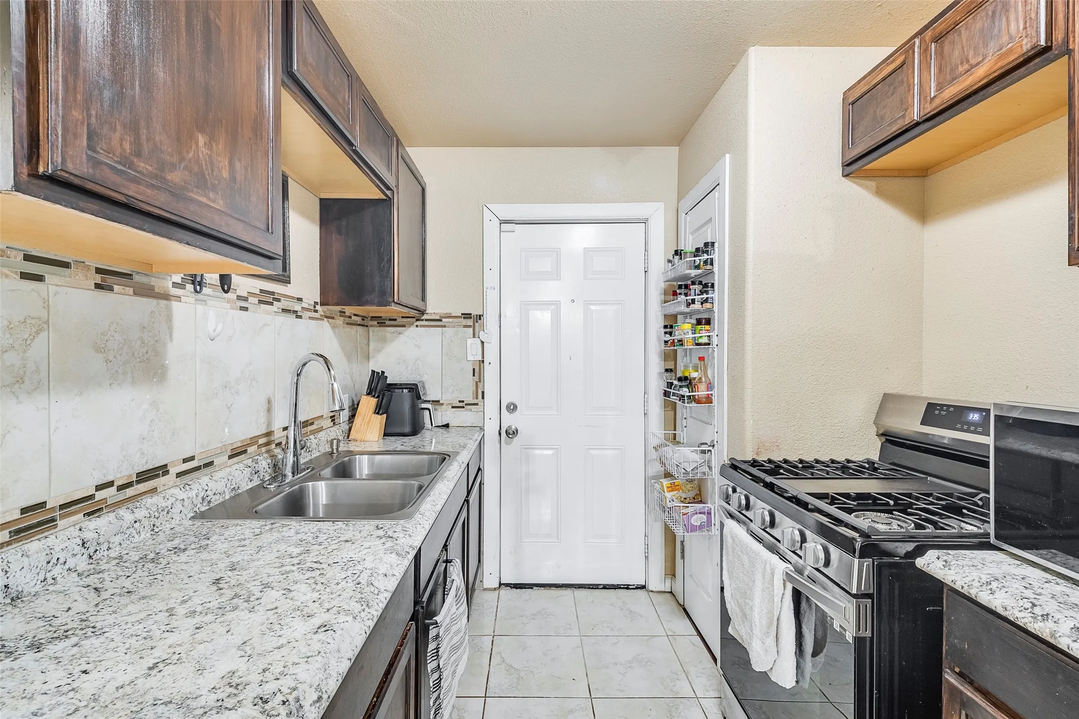 Single Family Residence For Sale in Tarrant County , 3624 Hardeman Street, Fort Worth, Texas 76119, 3 Bedrooms, 1 Bathroom, Garage spaces, 1,042 Sqft, built in 1951, Price $199,000, mls#21335777, Real Estate Agent in Fort Worth, Homes For Sale in Tarrant county, Homes For Sale in Fort Worth, Realtor in Fort Worth Texas, Real Estate Brokerage Independent Realty Texas, Luminita Cordes Realtor