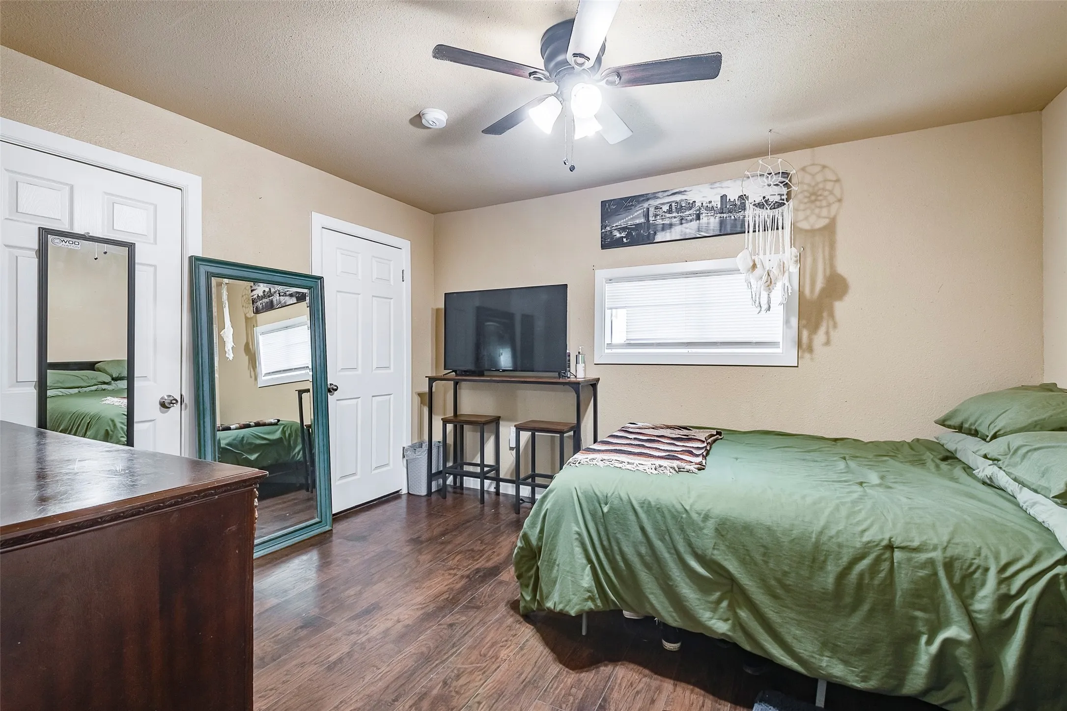 Single Family Residence For Sale in Tarrant County , 3624 Hardeman Street, Fort Worth, Texas 76119, 3 Bedrooms, 1 Bathroom, Garage spaces, 1,042 Sqft, built in 1951, Price $199,000, mls#21335777, Real Estate Agent in Fort Worth, Homes For Sale in Tarrant county, Homes For Sale in Fort Worth, Realtor in Fort Worth Texas, Real Estate Brokerage Independent Realty Texas, Luminita Cordes Realtor