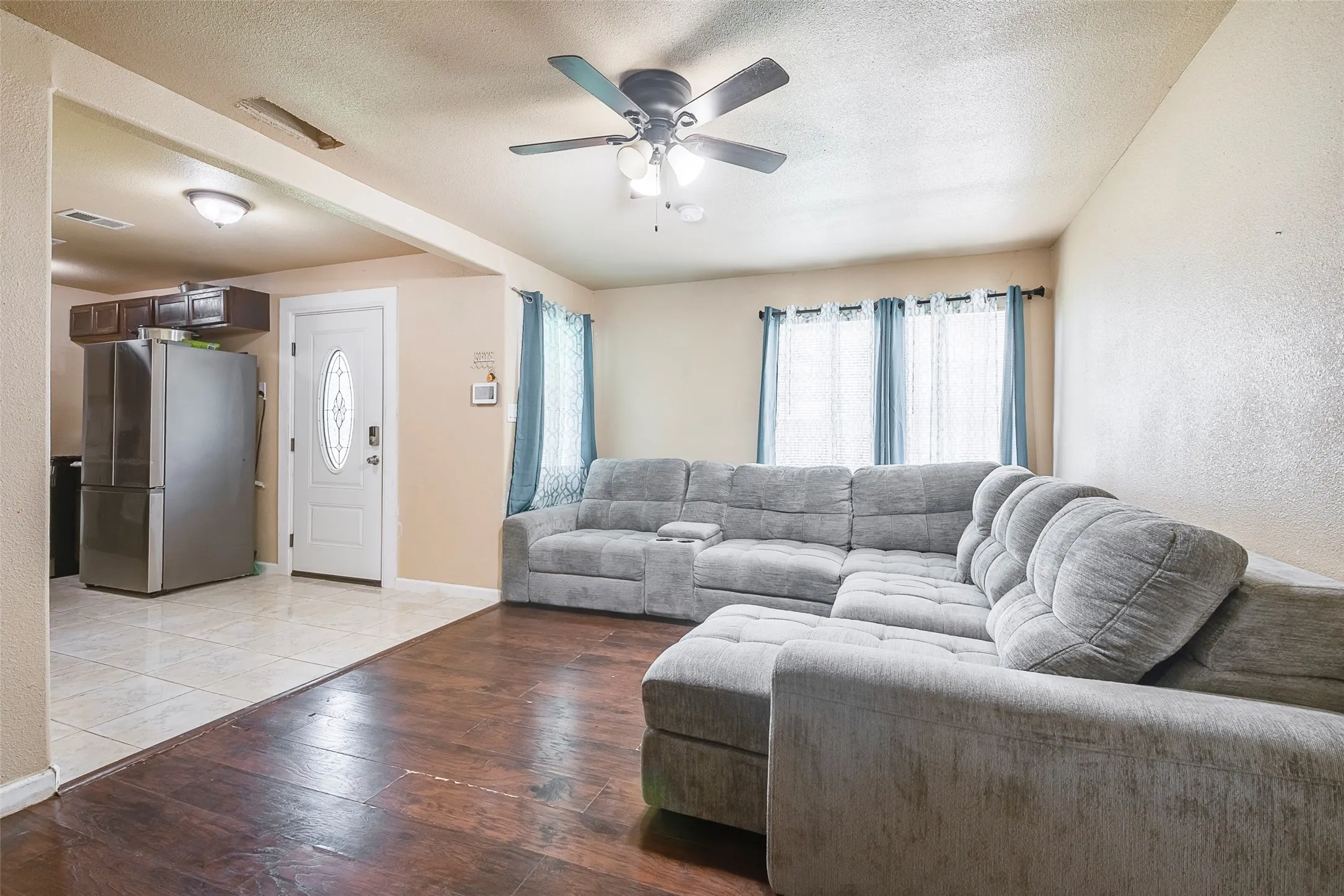 Single Family Residence For Sale in Tarrant County , 3624 Hardeman Street, Fort Worth, Texas 76119, 3 Bedrooms, 1 Bathroom, Garage spaces, 1,042 Sqft, built in 1951, Price $199,000, mls#21335777, Real Estate Agent in Fort Worth, Homes For Sale in Tarrant county, Homes For Sale in Fort Worth, Realtor in Fort Worth Texas, Real Estate Brokerage Independent Realty Texas, Luminita Cordes Realtor