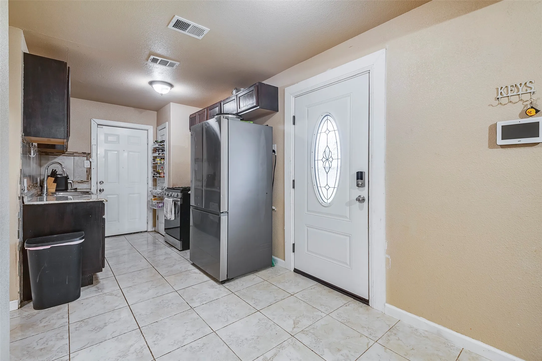 Single Family Residence For Sale in Tarrant County , 3624 Hardeman Street, Fort Worth, Texas 76119, 3 Bedrooms, 1 Bathroom, Garage spaces, 1,042 Sqft, built in 1951, Price $199,000, mls#21335777, Real Estate Agent in Fort Worth, Homes For Sale in Tarrant county, Homes For Sale in Fort Worth, Realtor in Fort Worth Texas, Real Estate Brokerage Independent Realty Texas, Luminita Cordes Realtor