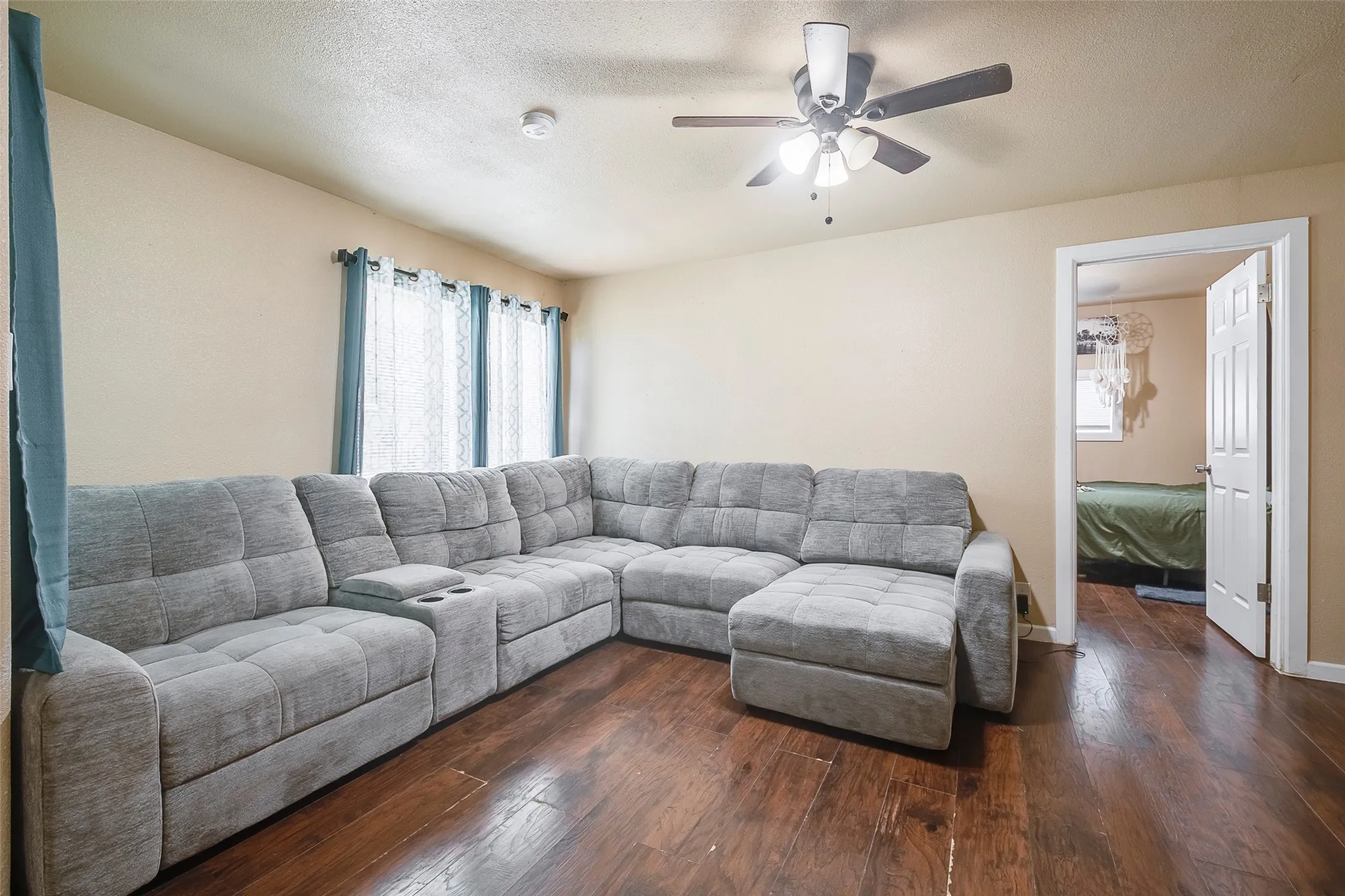 Single Family Residence For Sale in Tarrant County , 3624 Hardeman Street, Fort Worth, Texas 76119, 3 Bedrooms, 1 Bathroom, Garage spaces, 1,042 Sqft, built in 1951, Price $199,000, mls#21335777, Real Estate Agent in Fort Worth, Homes For Sale in Tarrant county, Homes For Sale in Fort Worth, Realtor in Fort Worth Texas, Real Estate Brokerage Independent Realty Texas, Luminita Cordes Realtor