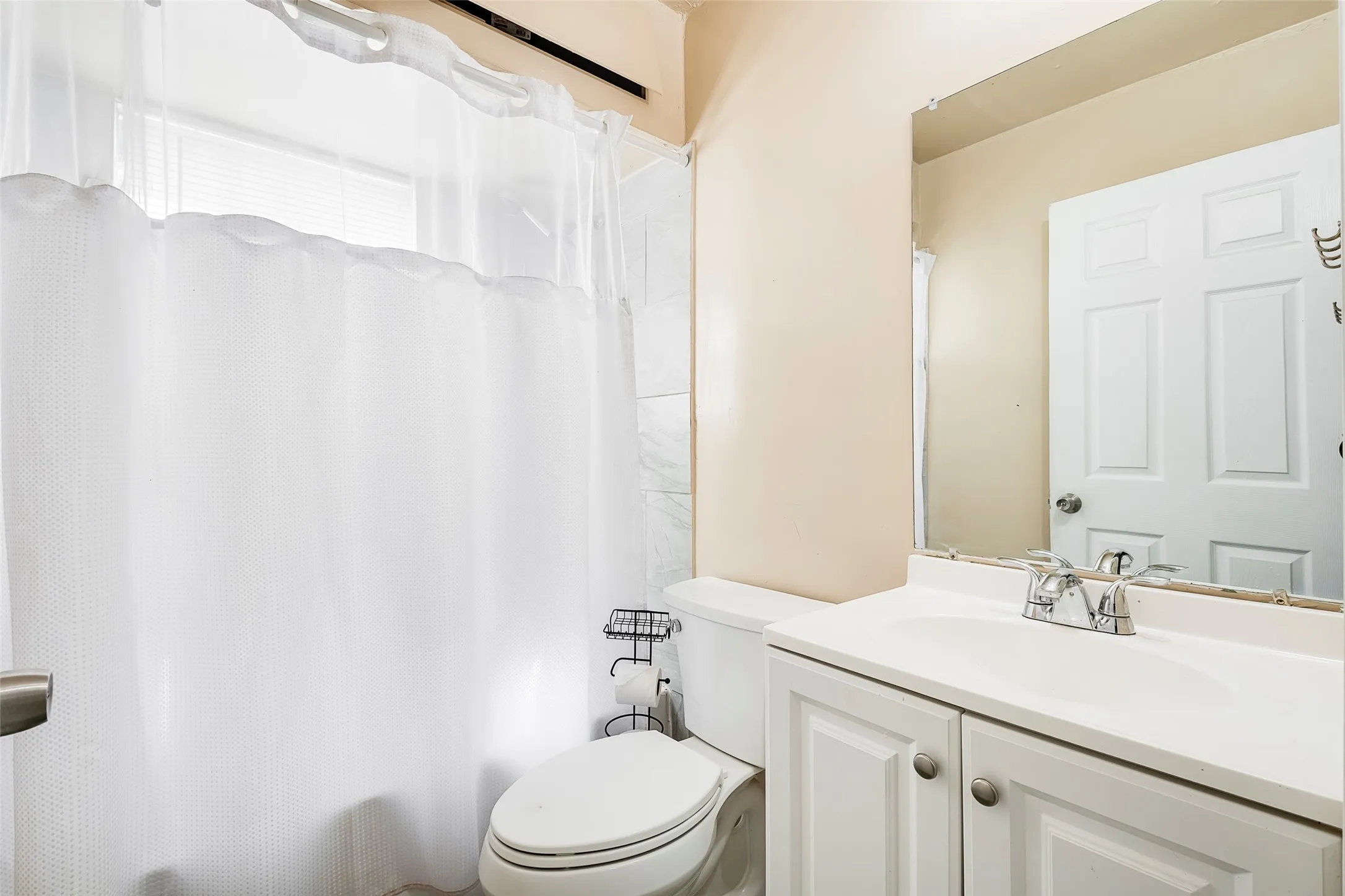 Single Family Residence For Sale in Tarrant County , 3624 Hardeman Street, Fort Worth, Texas 76119, 3 Bedrooms, 1 Bathroom, Garage spaces, 1,042 Sqft, built in 1951, Price $199,000, mls#21335777, Real Estate Agent in Fort Worth, Homes For Sale in Tarrant county, Homes For Sale in Fort Worth, Realtor in Fort Worth Texas, Real Estate Brokerage Independent Realty Texas, Luminita Cordes Realtor