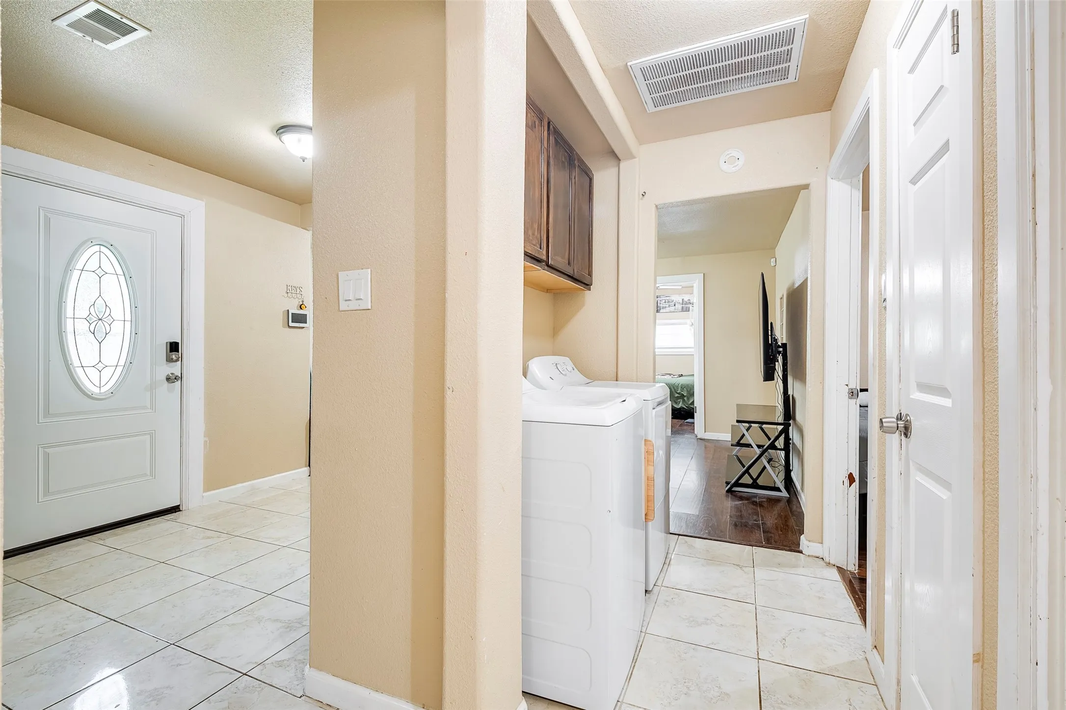 Single Family Residence For Sale in Tarrant County , 3624 Hardeman Street, Fort Worth, Texas 76119, 3 Bedrooms, 1 Bathroom, Garage spaces, 1,042 Sqft, built in 1951, Price $199,000, mls#21335777, Real Estate Agent in Fort Worth, Homes For Sale in Tarrant county, Homes For Sale in Fort Worth, Realtor in Fort Worth Texas, Real Estate Brokerage Independent Realty Texas, Luminita Cordes Realtor
