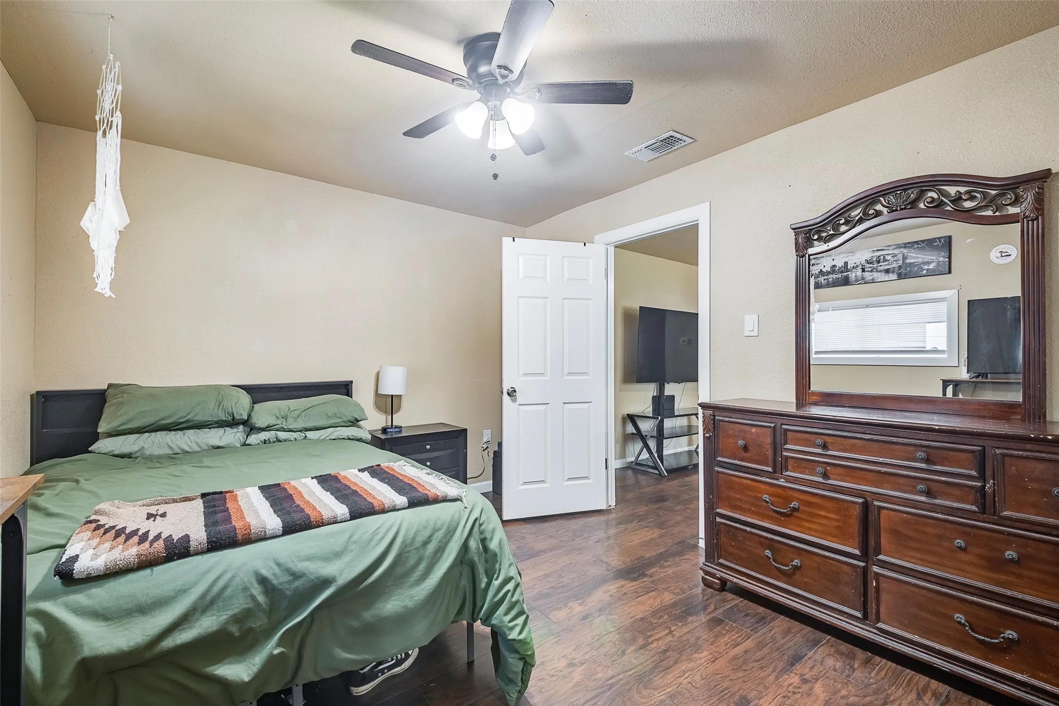 Single Family Residence For Sale in Tarrant County , 3624 Hardeman Street, Fort Worth, Texas 76119, 3 Bedrooms, 1 Bathroom, Garage spaces, 1,042 Sqft, built in 1951, Price $199,000, mls#21335777, Real Estate Agent in Fort Worth, Homes For Sale in Tarrant county, Homes For Sale in Fort Worth, Realtor in Fort Worth Texas, Real Estate Brokerage Independent Realty Texas, Luminita Cordes Realtor