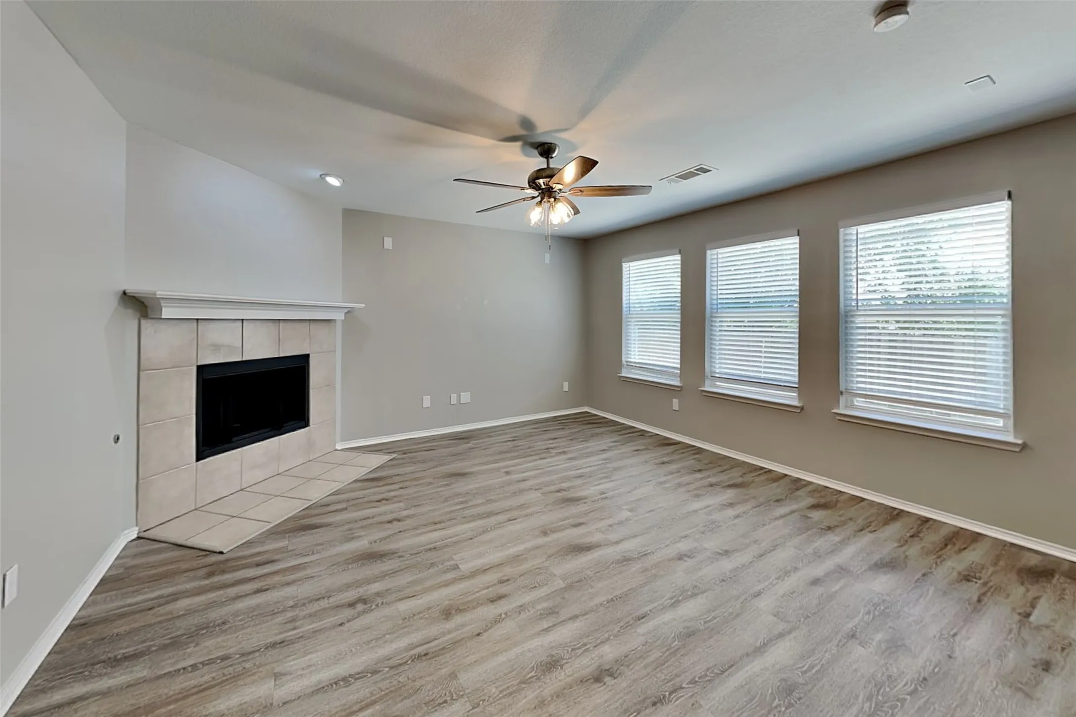 Single Family Residence For Rent in Tarrant County , 5800 Blue Ribbon Road, Fort Worth, Texas 76179, 3 Bedroom, 2 Bathroom, 2 Garage spaces, 2,034 Sqft, built in 2005, mls#21335780, Real Estate Agent in Fort Worth, Homes For Rent in Tarrant county, Homes For Rent in Fort Worth, Realtor in Fort Worth Texas, Real Estate Brokerage Independent Realty Texas, Luminita Cordes Realtor
