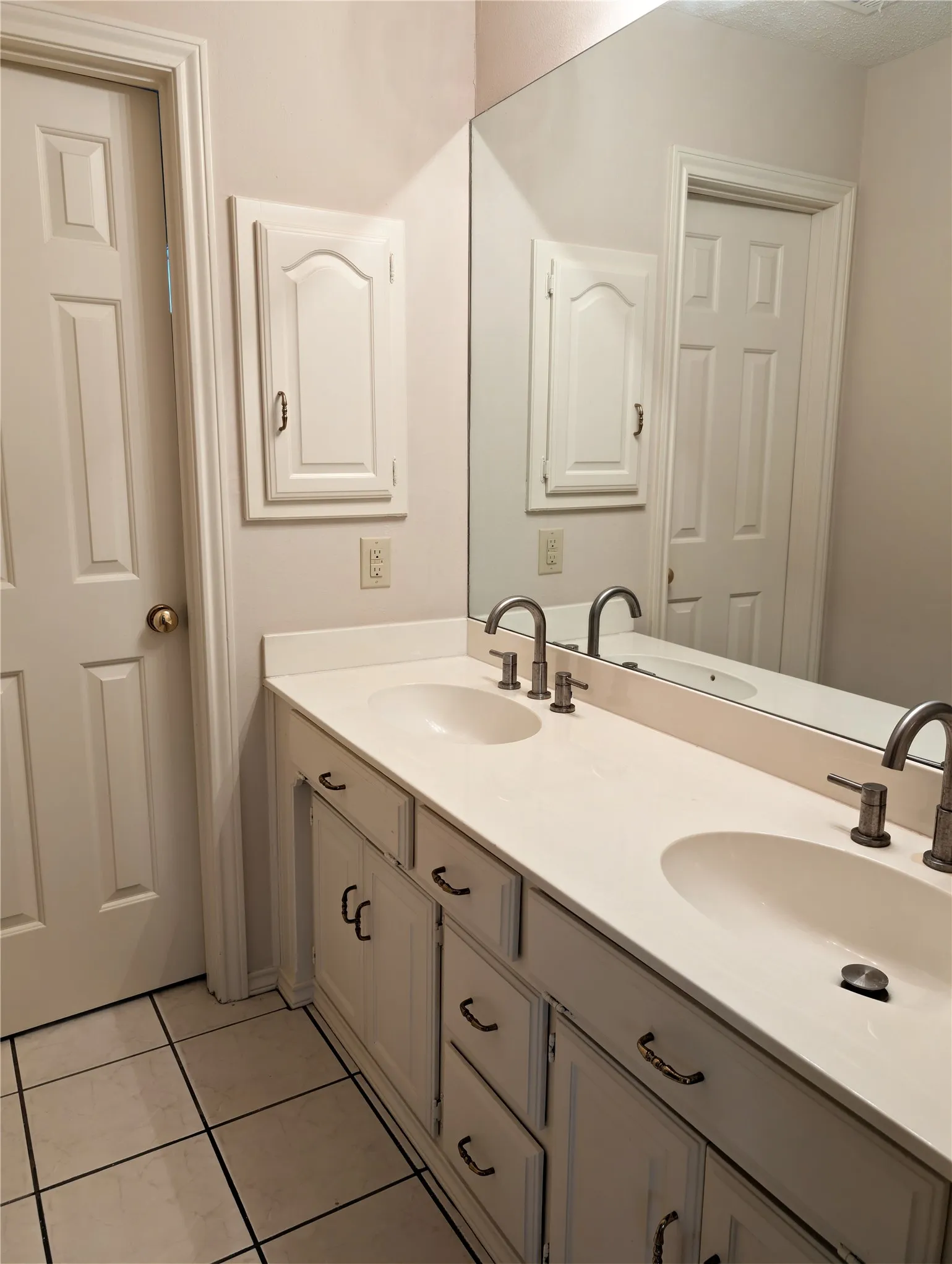 Dual vanity featuring integrated sinks and brushed nickel fixtures
