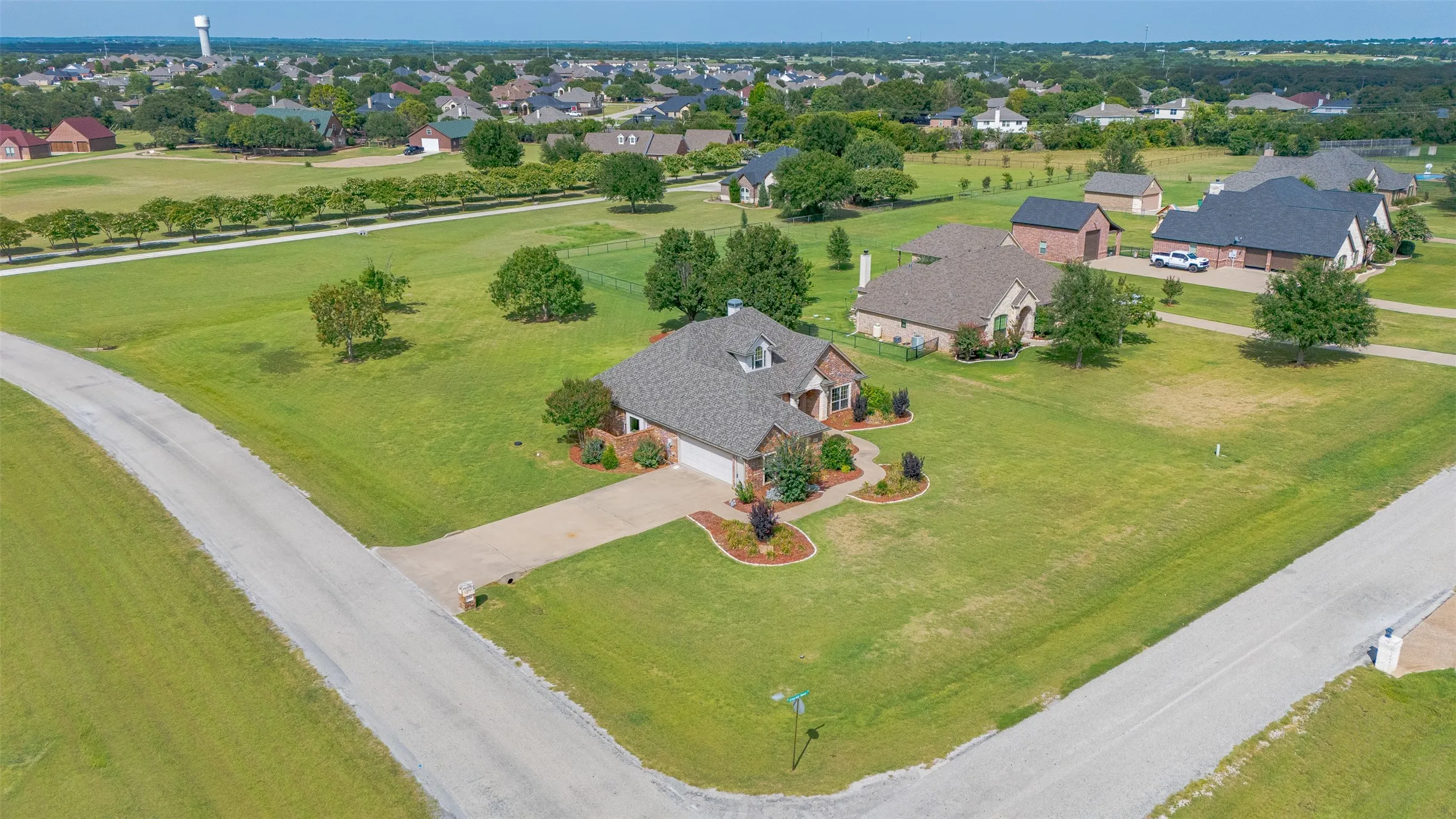 Single Family Residence For Sale in Hood County , 2300 E Emerald Bend Court, Granbury, Texas 76049, 4 Bedroom, 3 Bathroom, 2 Garage spaces, 2,378 Sqft, built in 2002, mls#21331453, Real Estate Agent in Granbury, Homes For Sale in Hood county, Homes For Sale in Granbury, Realtor in Granbury Texas, Real Estate Brokerage Independent Realty Texas, Luminita Cordes Realtor