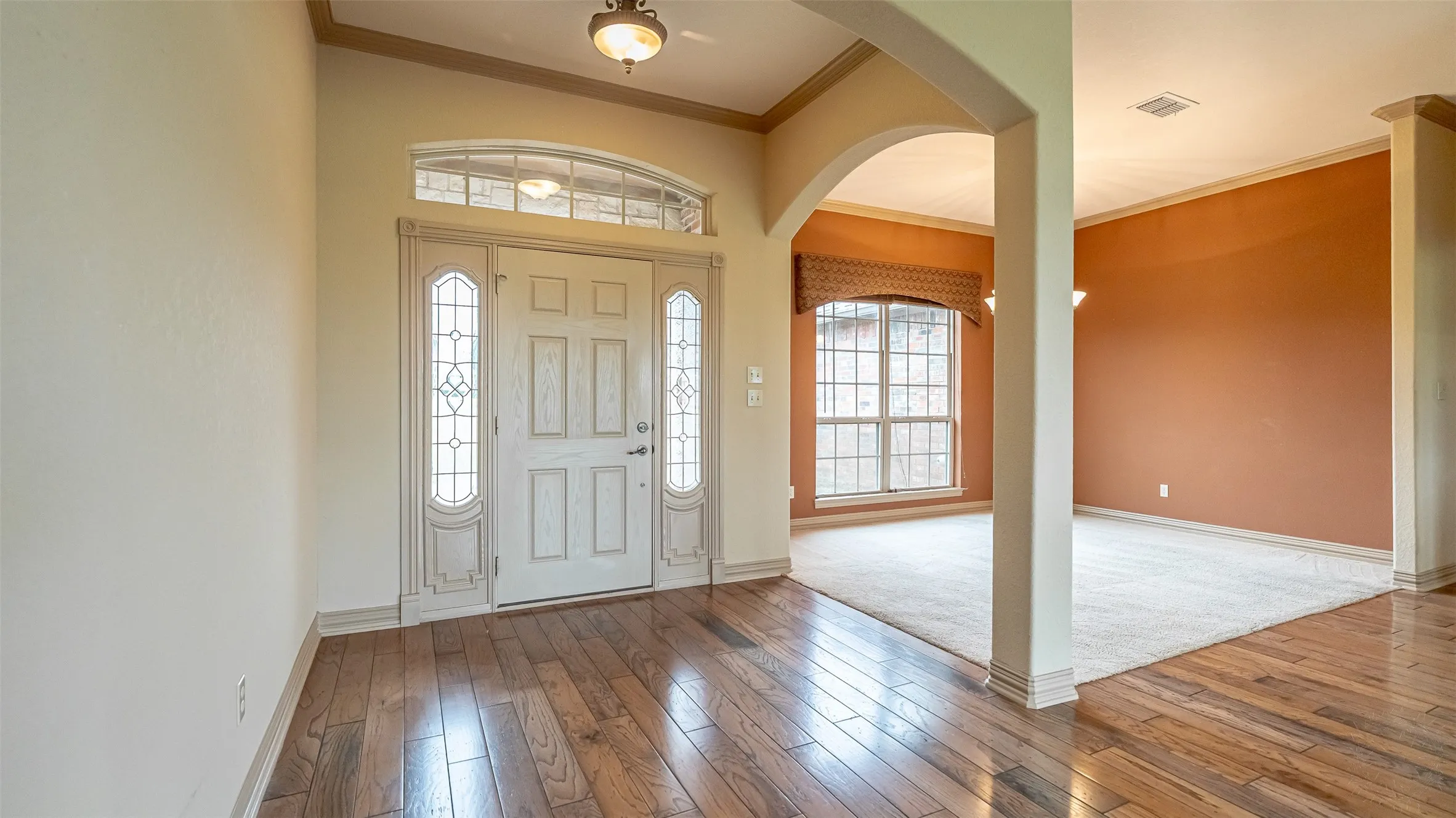 Single Family Residence For Sale in Hood County , 2300 E Emerald Bend Court, Granbury, Texas 76049, 4 Bedroom, 3 Bathroom, 2 Garage spaces, 2,378 Sqft, built in 2002, mls#21331453, Real Estate Agent in Granbury, Homes For Sale in Hood county, Homes For Sale in Granbury, Realtor in Granbury Texas, Real Estate Brokerage Independent Realty Texas, Luminita Cordes Realtor