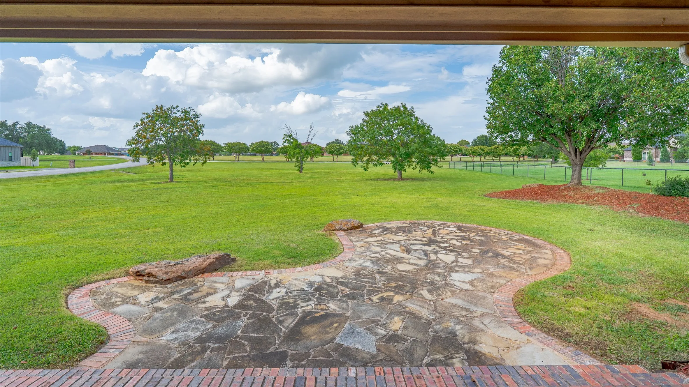 Single Family Residence For Sale in Hood County , 2300 E Emerald Bend Court, Granbury, Texas 76049, 4 Bedroom, 3 Bathroom, 2 Garage spaces, 2,378 Sqft, built in 2002, mls#21331453, Real Estate Agent in Granbury, Homes For Sale in Hood county, Homes For Sale in Granbury, Realtor in Granbury Texas, Real Estate Brokerage Independent Realty Texas, Luminita Cordes Realtor