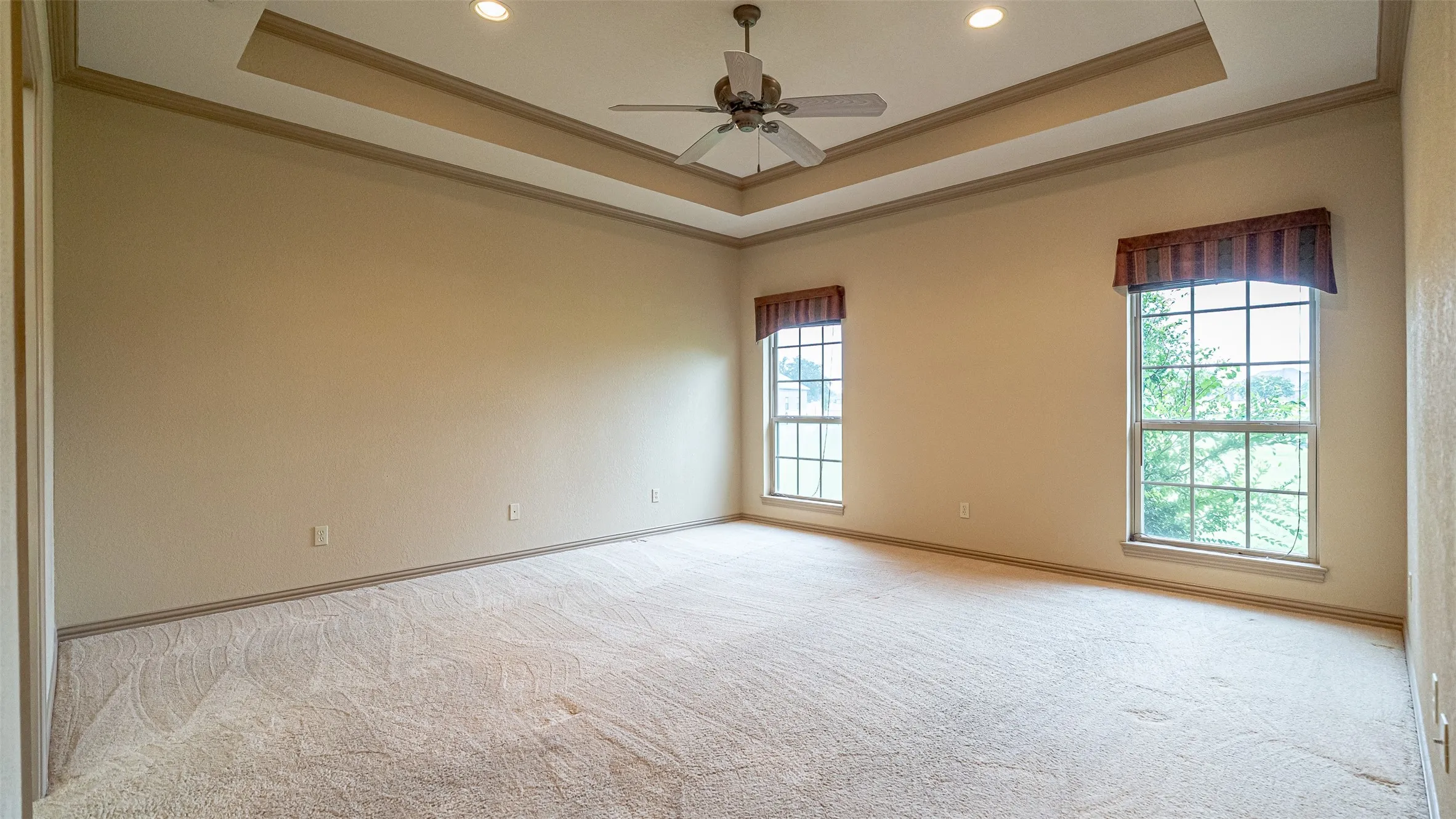 Single Family Residence For Sale in Hood County , 2300 E Emerald Bend Court, Granbury, Texas 76049, 4 Bedroom, 3 Bathroom, 2 Garage spaces, 2,378 Sqft, built in 2002, mls#21331453, Real Estate Agent in Granbury, Homes For Sale in Hood county, Homes For Sale in Granbury, Realtor in Granbury Texas, Real Estate Brokerage Independent Realty Texas, Luminita Cordes Realtor