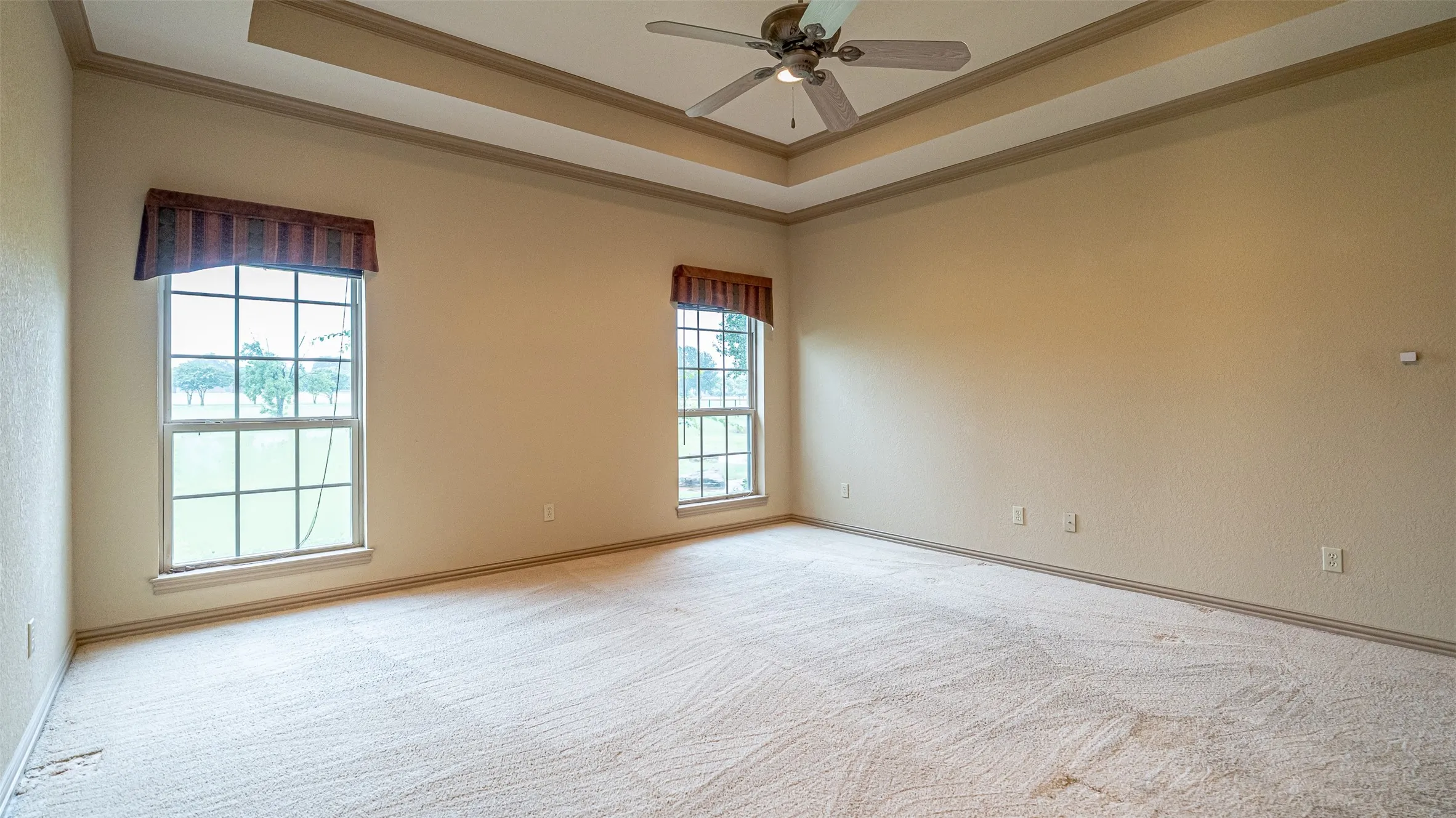 Single Family Residence For Sale in Hood County , 2300 E Emerald Bend Court, Granbury, Texas 76049, 4 Bedroom, 3 Bathroom, 2 Garage spaces, 2,378 Sqft, built in 2002, mls#21331453, Real Estate Agent in Granbury, Homes For Sale in Hood county, Homes For Sale in Granbury, Realtor in Granbury Texas, Real Estate Brokerage Independent Realty Texas, Luminita Cordes Realtor