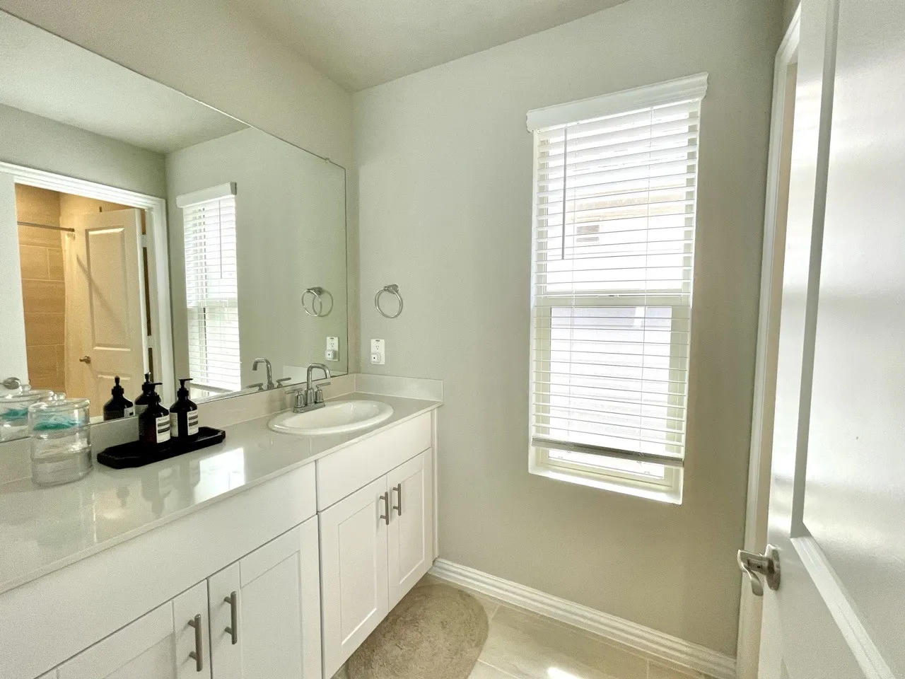 Full Bathroom 1-2
