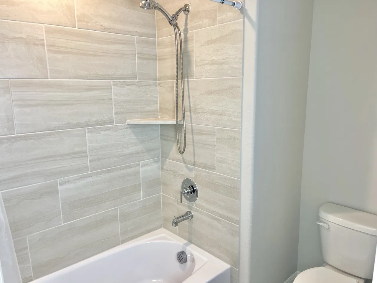 Full Bathroom 1