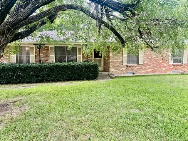 Single Family Residence For Sale in Denton County , 1326 E Sherman Drive, Denton, Texas 76209, 3 Bedroom, 2 Bathroom, 2 Garage spaces, 1,631 Sqft, built in 1953, mls#21241279, Real Estate Agent in Denton, Homes For Sale in Denton county, Homes For Sale in Denton, Realtor in Denton Texas, Real Estate Brokerage Independent Realty Texas, Luminita Cordes Realtor