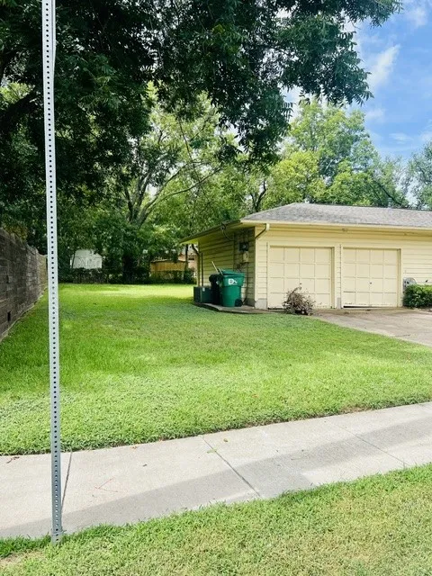 large yard on the side of garage