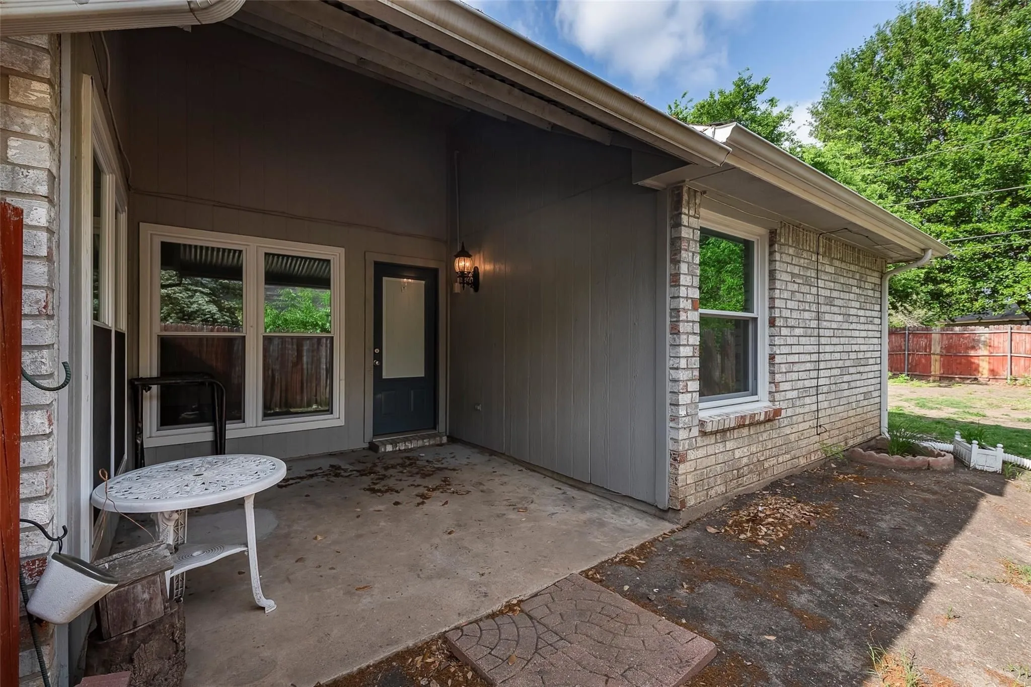 Single Family Residence For Rent in Tarrant County , 6304 Brookcrest Drive, Arlington, Texas 76018, 3 Bedroom, 2 Bathroom, 2 Garage spaces, 1,726 Sqft, built in 1987, mls#21335794, Real Estate Agent in Arlington, Homes For Rent in Tarrant county, Homes For Rent in Arlington, Realtor in Arlington Texas, Real Estate Brokerage Independent Realty Texas, Luminita Cordes Realtor
