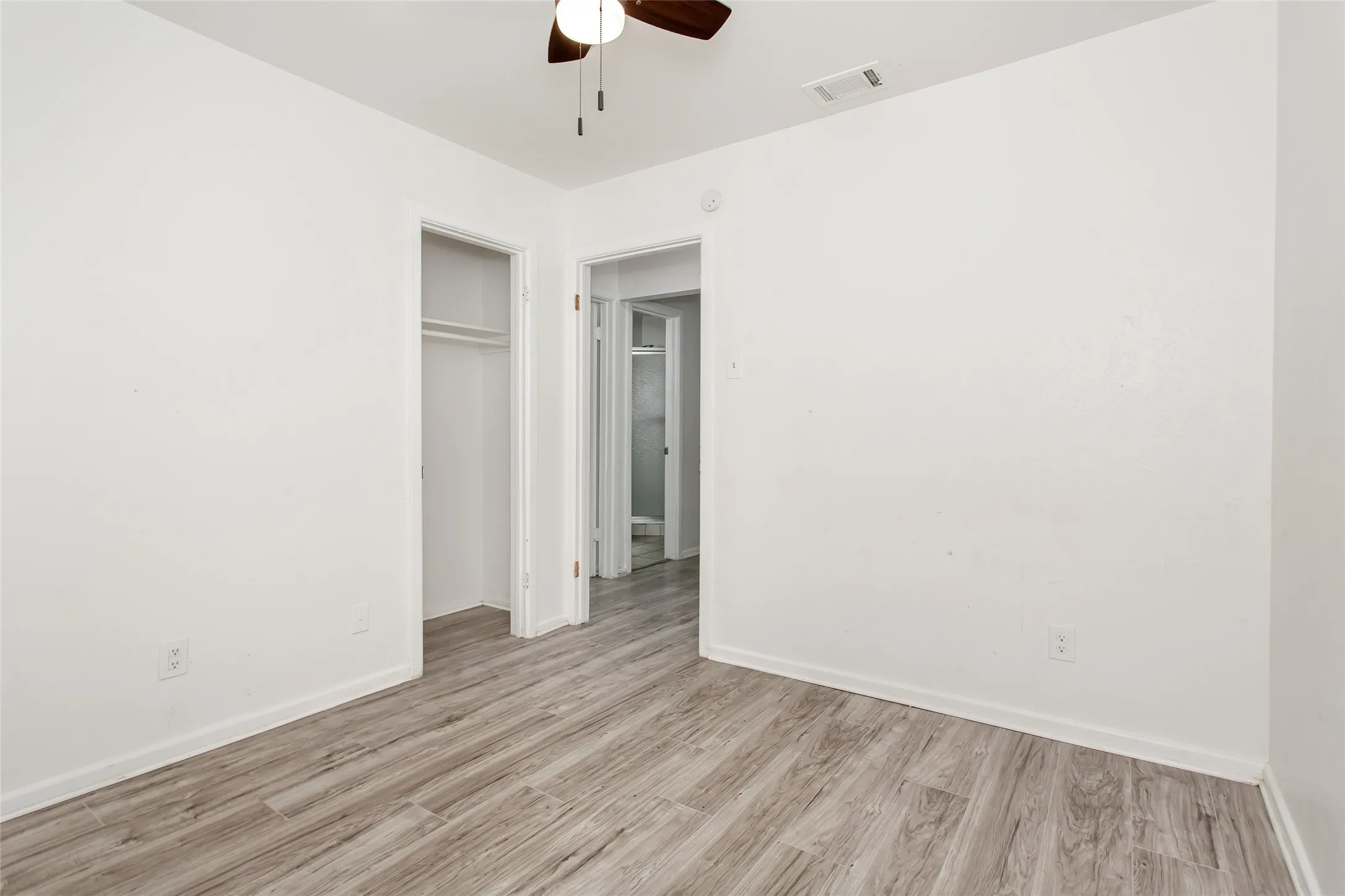Single Family Residence For Sale in Dallas County , 3009 W 11th Street, Irving, Texas 75060, 3 Bedroom, 2 Bathroom, 2 Garage spaces, 1,762 Sqft, built in 1961, mls#21335812, Real Estate Agent in Irving, Homes For Sale in Dallas county, Homes For Sale in Irving, Realtor in Irving Texas, Real Estate Brokerage Independent Realty Texas, Luminita Cordes Realtor
