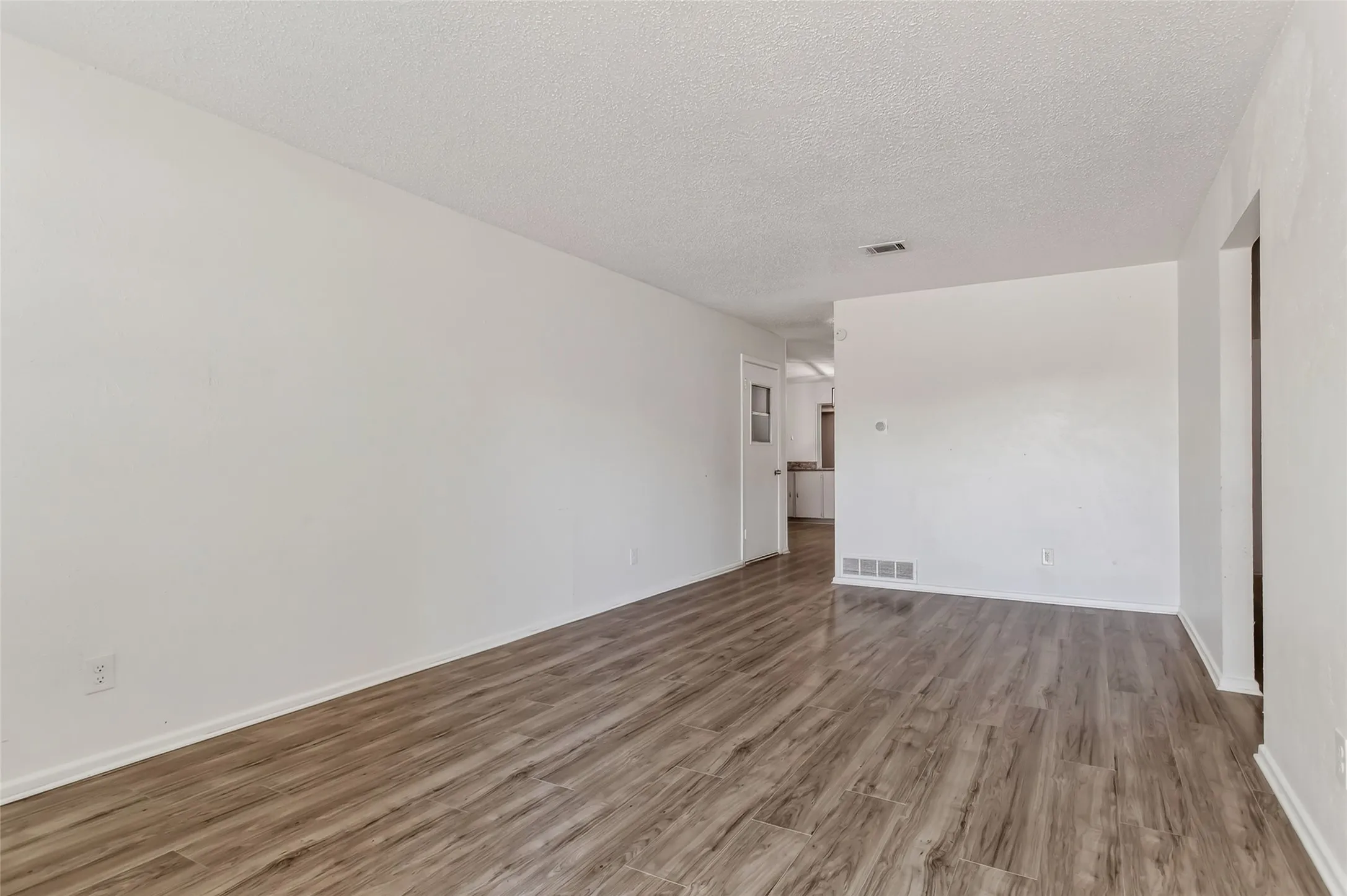 Single Family Residence For Sale in Dallas County , 3009 W 11th Street, Irving, Texas 75060, 3 Bedroom, 2 Bathroom, 2 Garage spaces, 1,762 Sqft, built in 1961, mls#21335812, Real Estate Agent in Irving, Homes For Sale in Dallas county, Homes For Sale in Irving, Realtor in Irving Texas, Real Estate Brokerage Independent Realty Texas, Luminita Cordes Realtor