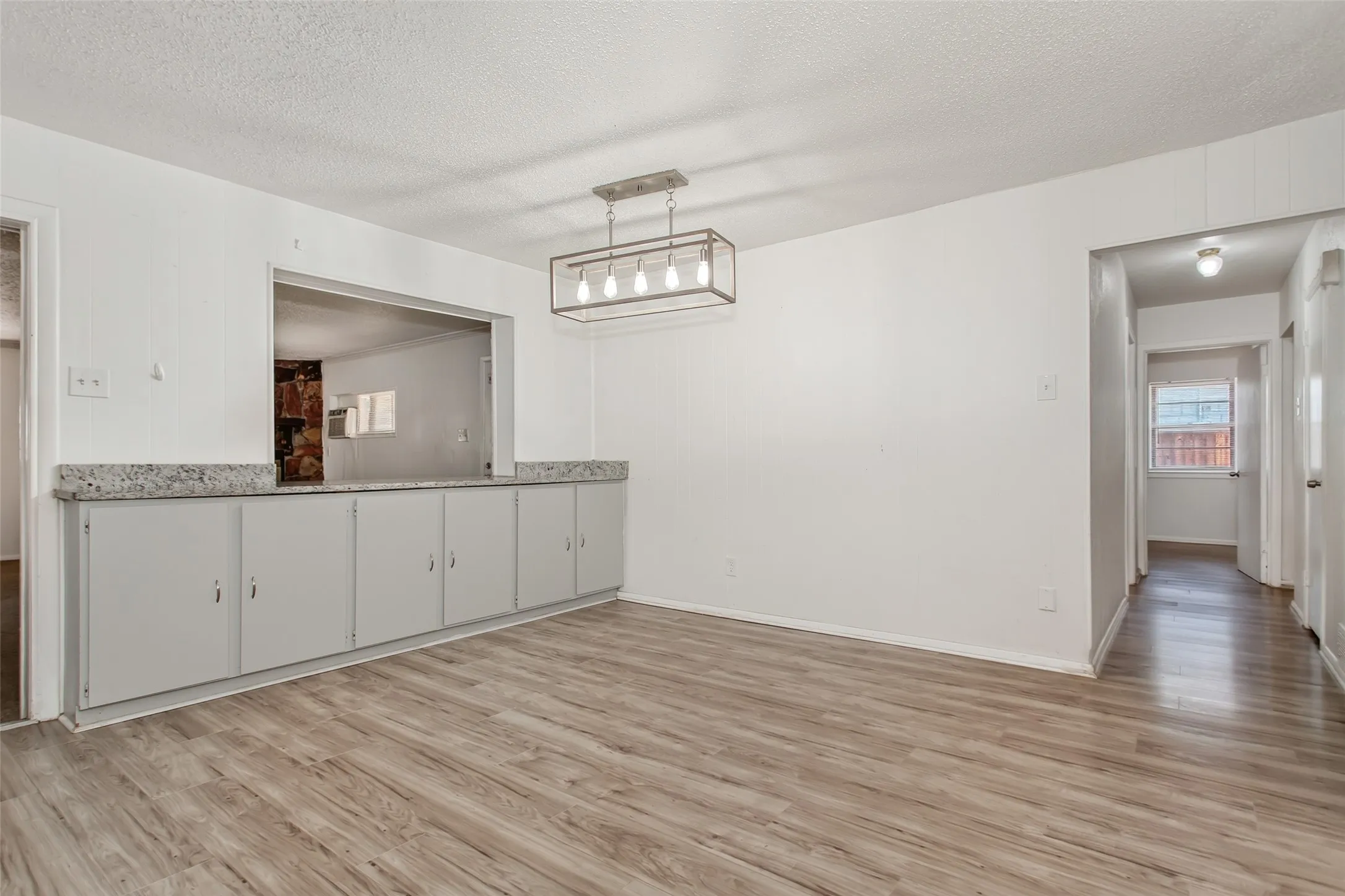 Single Family Residence For Sale in Dallas County , 3009 W 11th Street, Irving, Texas 75060, 3 Bedroom, 2 Bathroom, 2 Garage spaces, 1,762 Sqft, built in 1961, mls#21335812, Real Estate Agent in Irving, Homes For Sale in Dallas county, Homes For Sale in Irving, Realtor in Irving Texas, Real Estate Brokerage Independent Realty Texas, Luminita Cordes Realtor