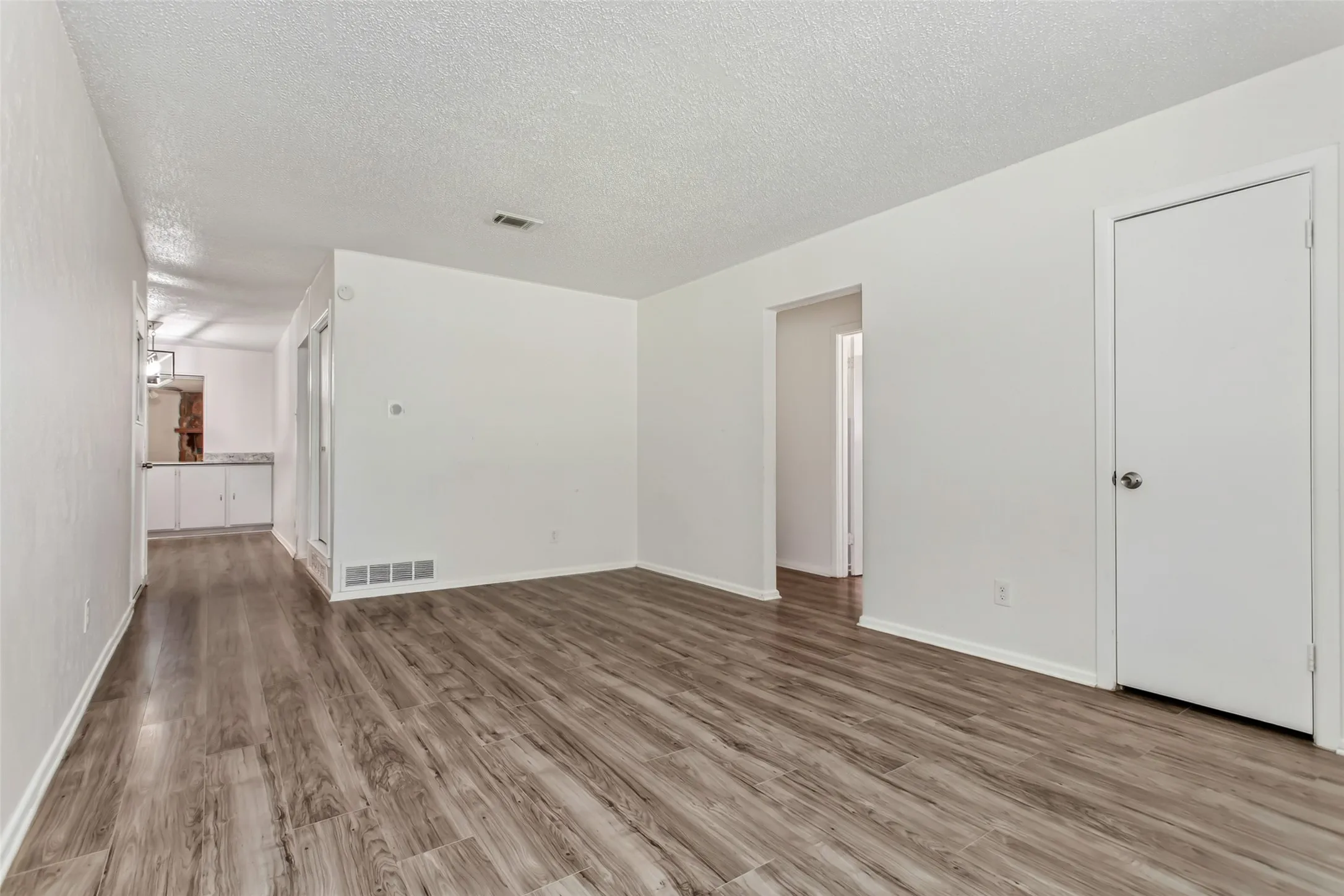 Single Family Residence For Sale in Dallas County , 3009 W 11th Street, Irving, Texas 75060, 3 Bedroom, 2 Bathroom, 2 Garage spaces, 1,762 Sqft, built in 1961, mls#21335812, Real Estate Agent in Irving, Homes For Sale in Dallas county, Homes For Sale in Irving, Realtor in Irving Texas, Real Estate Brokerage Independent Realty Texas, Luminita Cordes Realtor