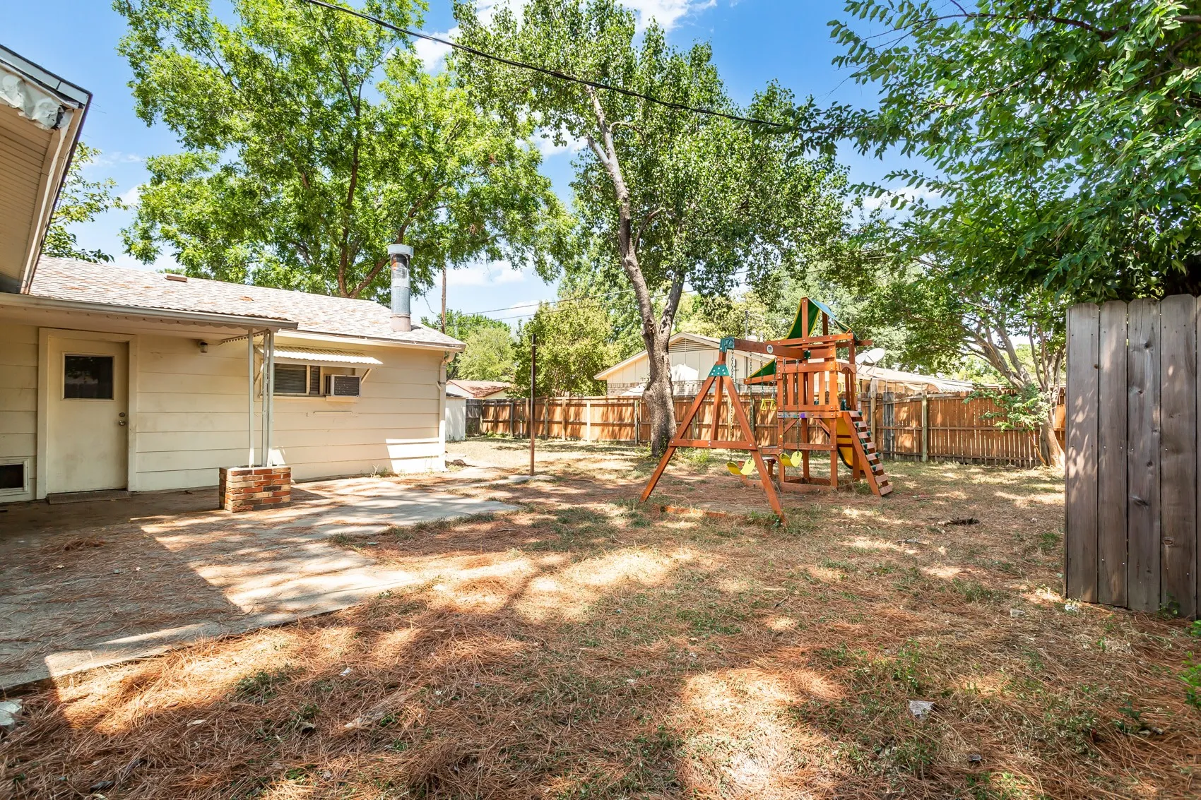 Single Family Residence For Sale in Dallas County , 3009 W 11th Street, Irving, Texas 75060, 3 Bedroom, 2 Bathroom, 2 Garage spaces, 1,762 Sqft, built in 1961, mls#21335812, Real Estate Agent in Irving, Homes For Sale in Dallas county, Homes For Sale in Irving, Realtor in Irving Texas, Real Estate Brokerage Independent Realty Texas, Luminita Cordes Realtor