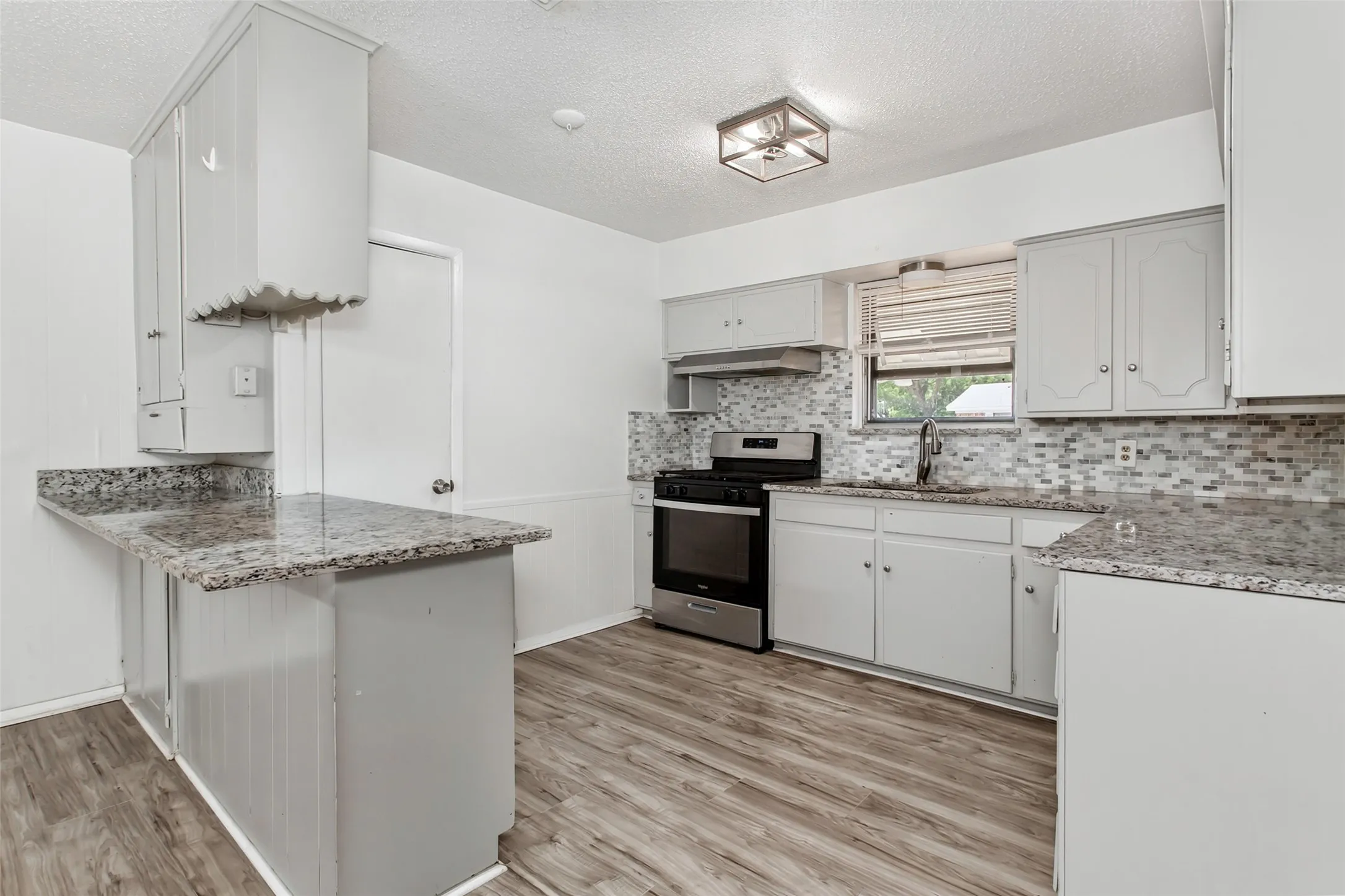 Single Family Residence For Sale in Dallas County , 3009 W 11th Street, Irving, Texas 75060, 3 Bedroom, 2 Bathroom, 2 Garage spaces, 1,762 Sqft, built in 1961, mls#21335812, Real Estate Agent in Irving, Homes For Sale in Dallas county, Homes For Sale in Irving, Realtor in Irving Texas, Real Estate Brokerage Independent Realty Texas, Luminita Cordes Realtor