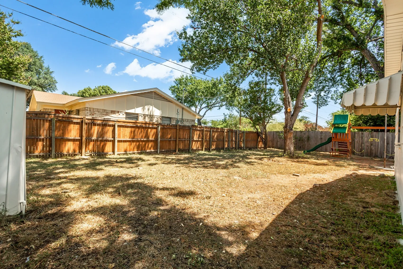 Single Family Residence For Sale in Dallas County , 3009 W 11th Street, Irving, Texas 75060, 3 Bedroom, 2 Bathroom, 2 Garage spaces, 1,762 Sqft, built in 1961, mls#21335812, Real Estate Agent in Irving, Homes For Sale in Dallas county, Homes For Sale in Irving, Realtor in Irving Texas, Real Estate Brokerage Independent Realty Texas, Luminita Cordes Realtor