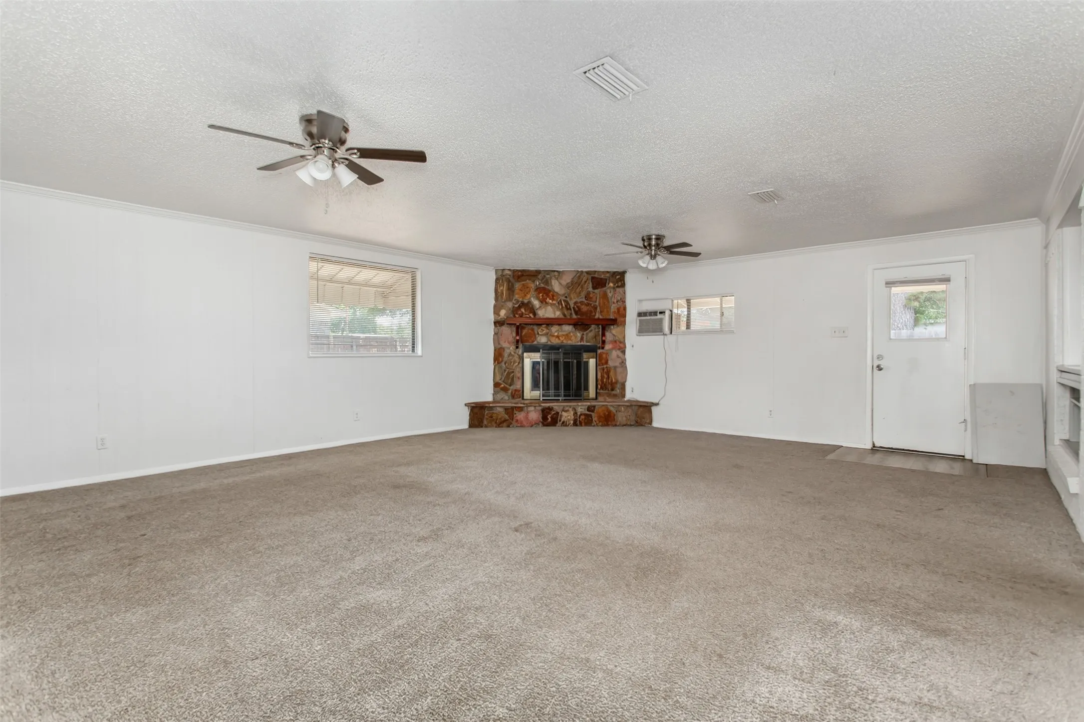 Single Family Residence For Sale in Dallas County , 3009 W 11th Street, Irving, Texas 75060, 3 Bedroom, 2 Bathroom, 2 Garage spaces, 1,762 Sqft, built in 1961, mls#21335812, Real Estate Agent in Irving, Homes For Sale in Dallas county, Homes For Sale in Irving, Realtor in Irving Texas, Real Estate Brokerage Independent Realty Texas, Luminita Cordes Realtor