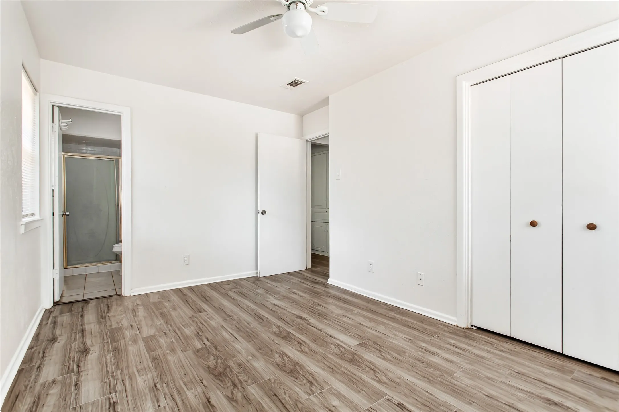 Single Family Residence For Sale in Dallas County , 3009 W 11th Street, Irving, Texas 75060, 3 Bedroom, 2 Bathroom, 2 Garage spaces, 1,762 Sqft, built in 1961, mls#21335812, Real Estate Agent in Irving, Homes For Sale in Dallas county, Homes For Sale in Irving, Realtor in Irving Texas, Real Estate Brokerage Independent Realty Texas, Luminita Cordes Realtor