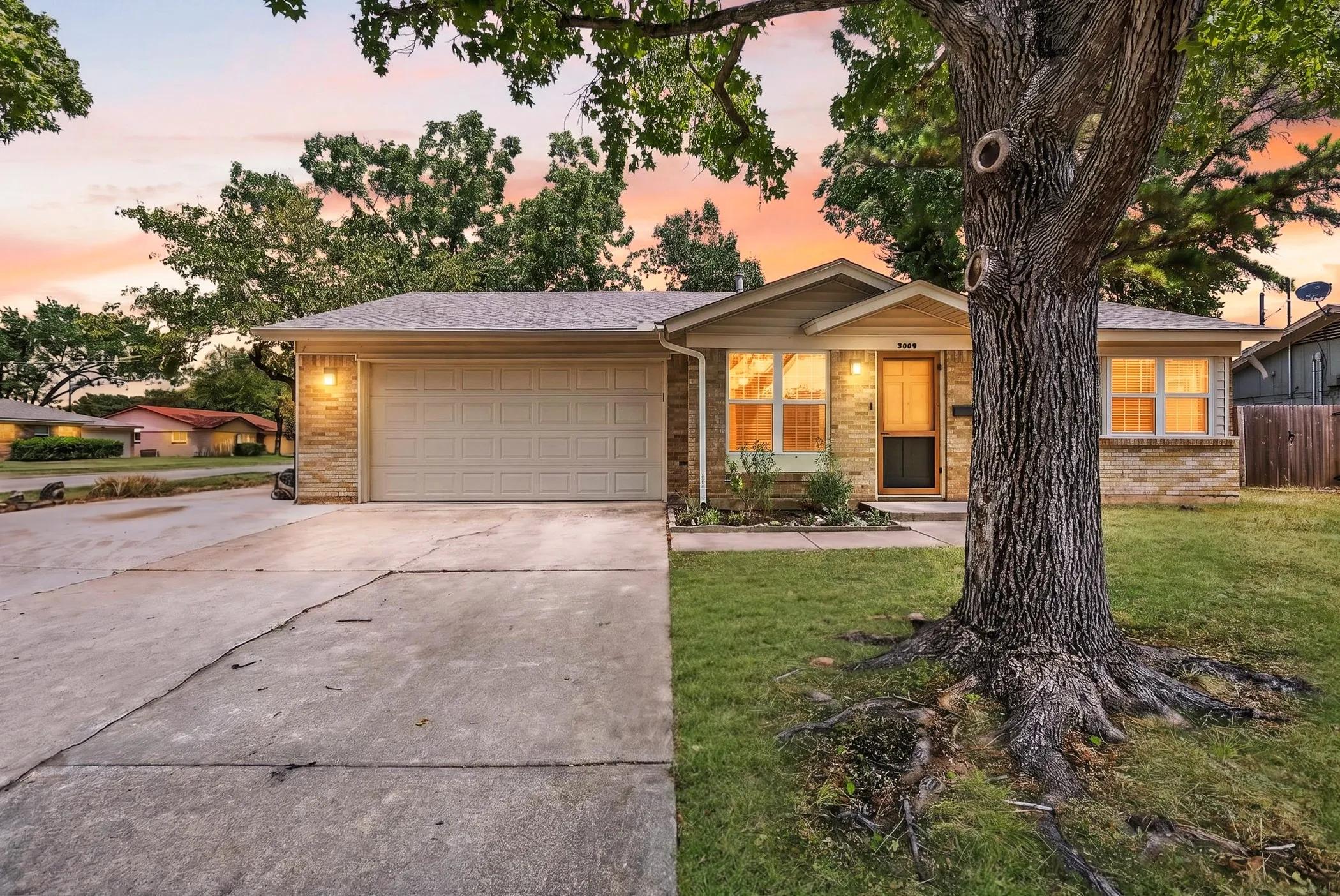 Single Family Residence For Sale in Dallas County , 3009 W 11th Street, Irving, Texas 75060, 3 Bedroom, 2 Bathroom, 2 Garage spaces, 1,762 Sqft, built in 1961, mls#21335812, Real Estate Agent in Irving, Homes For Sale in Dallas county, Homes For Sale in Irving, Realtor in Irving Texas, Real Estate Brokerage Independent Realty Texas, Luminita Cordes Realtor