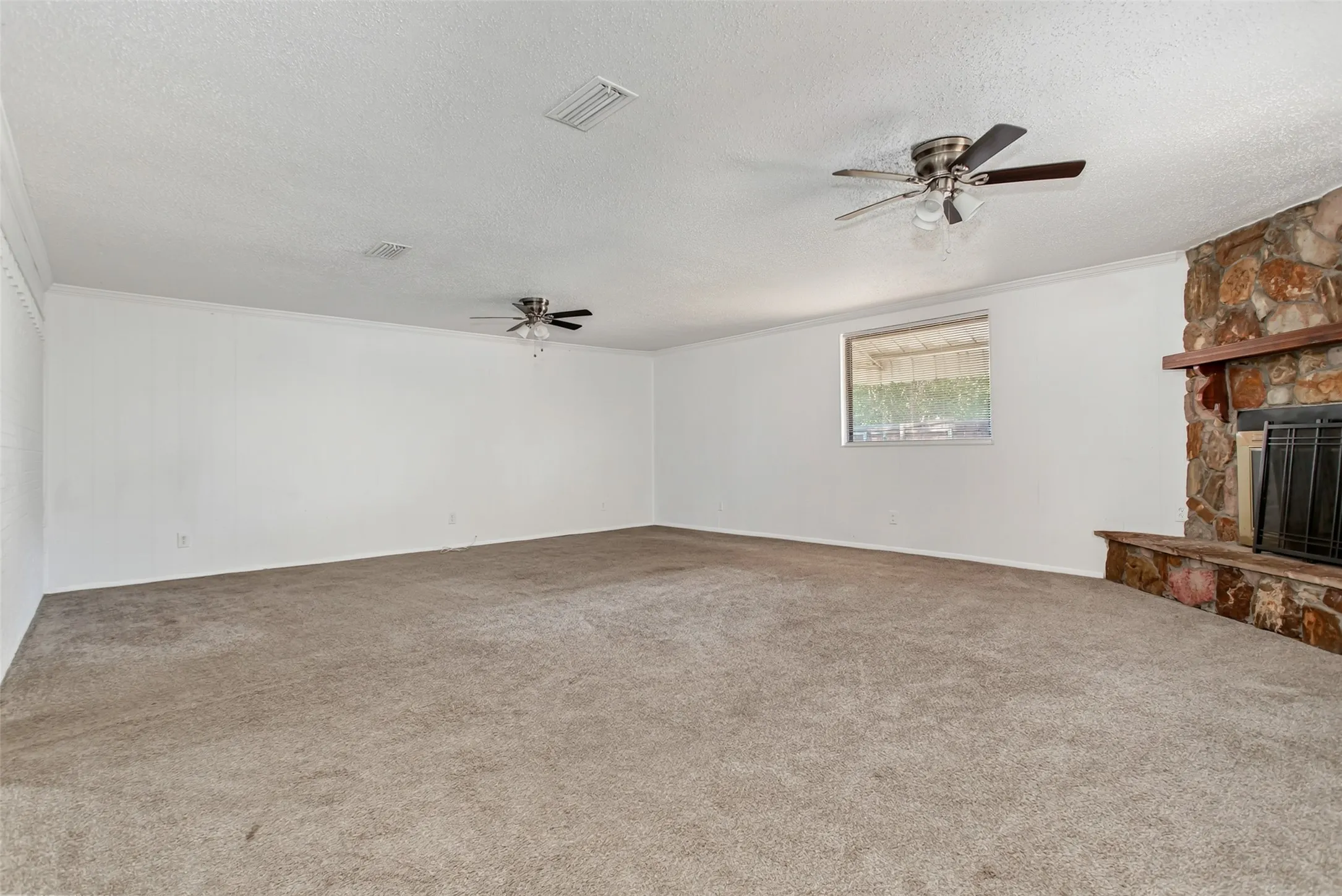 Single Family Residence For Sale in Dallas County , 3009 W 11th Street, Irving, Texas 75060, 3 Bedroom, 2 Bathroom, 2 Garage spaces, 1,762 Sqft, built in 1961, mls#21335812, Real Estate Agent in Irving, Homes For Sale in Dallas county, Homes For Sale in Irving, Realtor in Irving Texas, Real Estate Brokerage Independent Realty Texas, Luminita Cordes Realtor