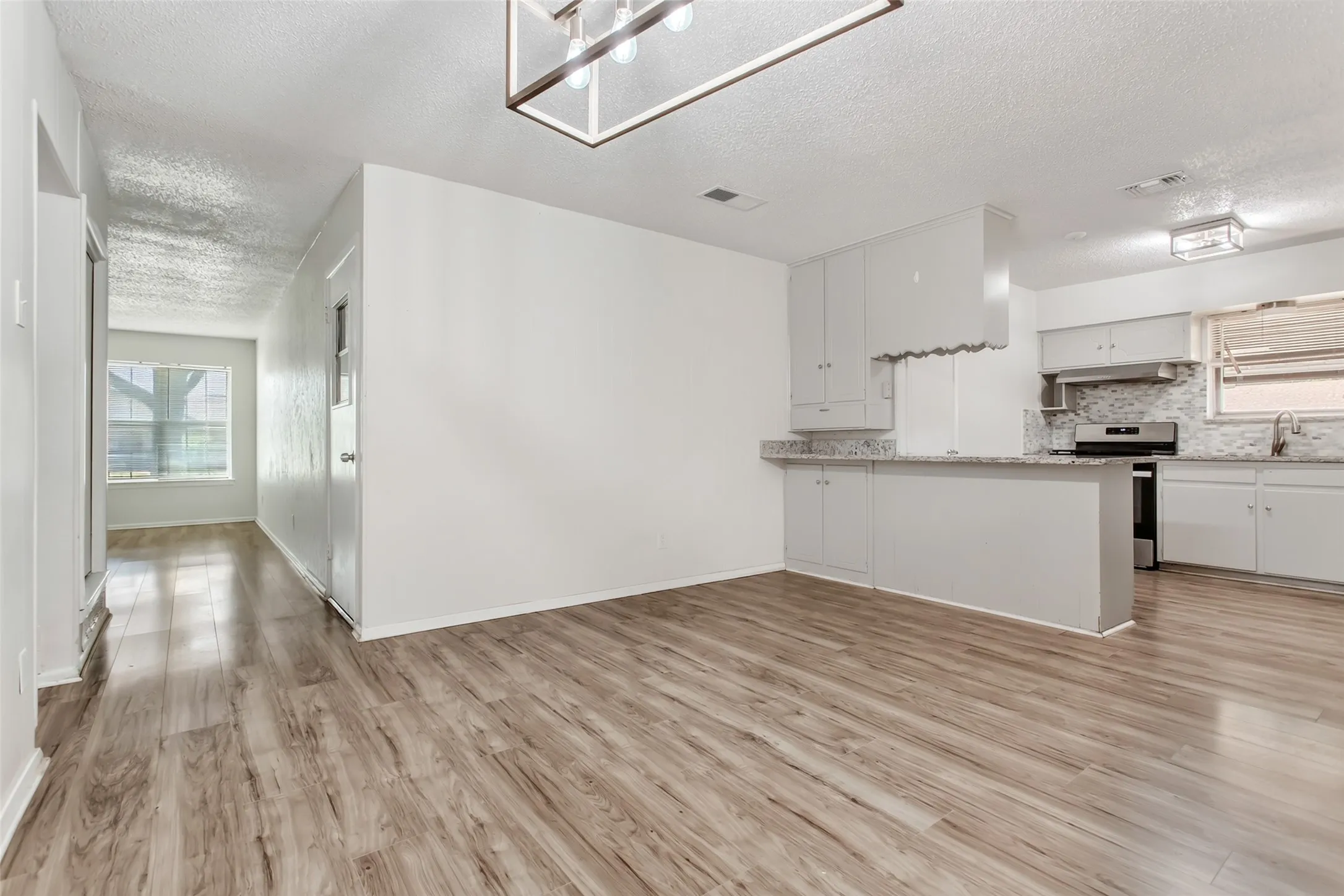 Single Family Residence For Sale in Dallas County , 3009 W 11th Street, Irving, Texas 75060, 3 Bedroom, 2 Bathroom, 2 Garage spaces, 1,762 Sqft, built in 1961, mls#21335812, Real Estate Agent in Irving, Homes For Sale in Dallas county, Homes For Sale in Irving, Realtor in Irving Texas, Real Estate Brokerage Independent Realty Texas, Luminita Cordes Realtor