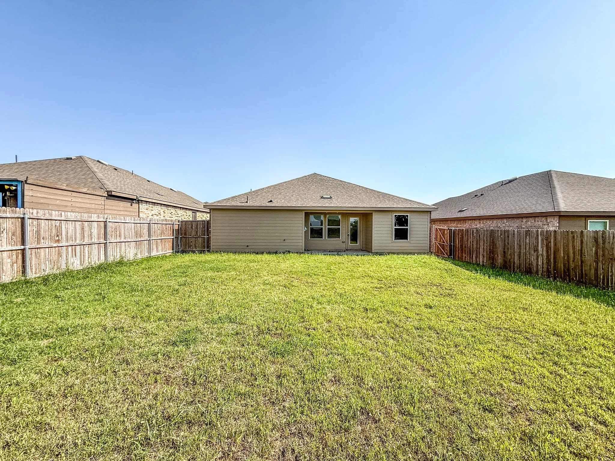 Single Family Residence For Sale in Denton County , 709 Alton Drive, Aubrey, Texas 76227, 3 Bedroom, 2 Bathroom, 2 Garage spaces, 1,258 Sqft, built in 2019, mls#21335790, Real Estate Agent in Aubrey, Homes For Sale in Denton county, Homes For Sale in Aubrey, Realtor in Aubrey Texas, Real Estate Brokerage Independent Realty Texas, Luminita Cordes Realtor