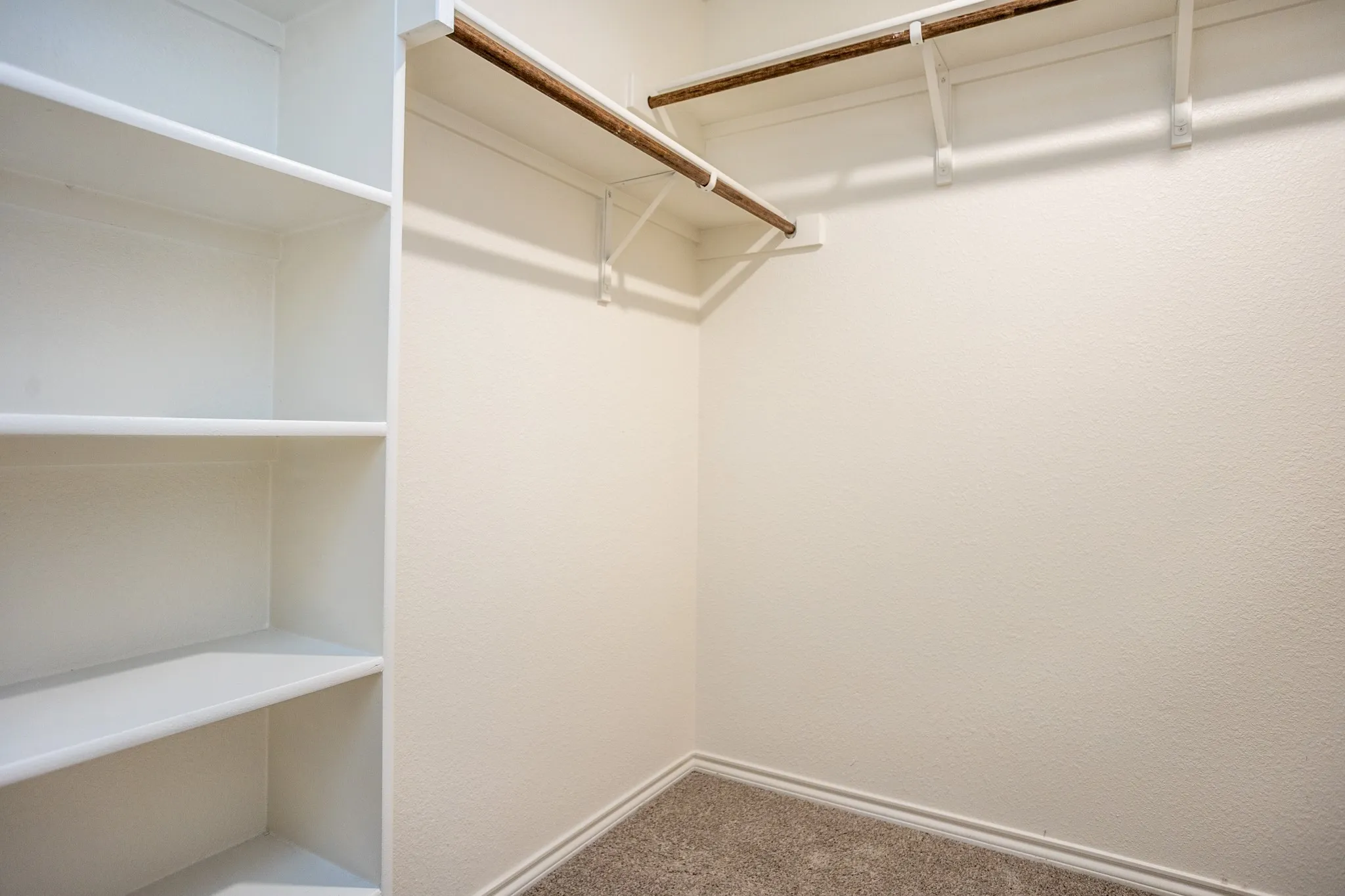 Single Family Residence For Sale in Denton County , 709 Alton Drive, Aubrey, Texas 76227, 3 Bedroom, 2 Bathroom, 2 Garage spaces, 1,258 Sqft, built in 2019, mls#21335790, Real Estate Agent in Aubrey, Homes For Sale in Denton county, Homes For Sale in Aubrey, Realtor in Aubrey Texas, Real Estate Brokerage Independent Realty Texas, Luminita Cordes Realtor