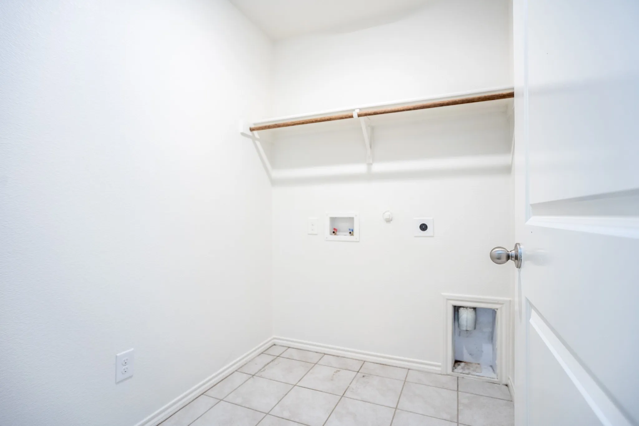 Single Family Residence For Sale in Denton County , 709 Alton Drive, Aubrey, Texas 76227, 3 Bedroom, 2 Bathroom, 2 Garage spaces, 1,258 Sqft, built in 2019, mls#21335790, Real Estate Agent in Aubrey, Homes For Sale in Denton county, Homes For Sale in Aubrey, Realtor in Aubrey Texas, Real Estate Brokerage Independent Realty Texas, Luminita Cordes Realtor