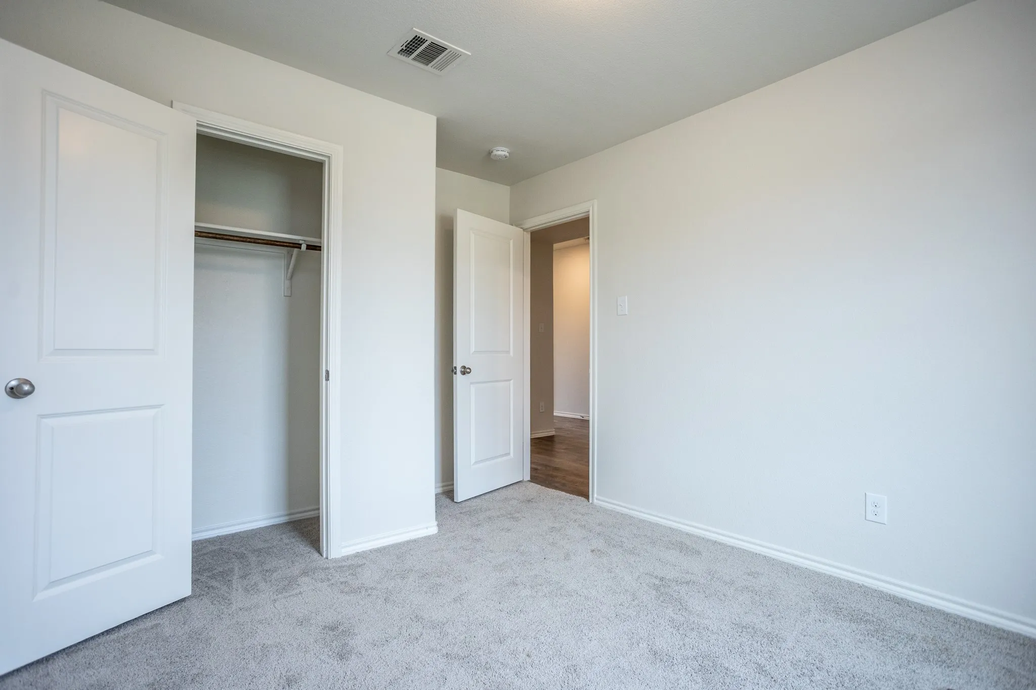 Single Family Residence For Sale in Denton County , 709 Alton Drive, Aubrey, Texas 76227, 3 Bedroom, 2 Bathroom, 2 Garage spaces, 1,258 Sqft, built in 2019, mls#21335790, Real Estate Agent in Aubrey, Homes For Sale in Denton county, Homes For Sale in Aubrey, Realtor in Aubrey Texas, Real Estate Brokerage Independent Realty Texas, Luminita Cordes Realtor