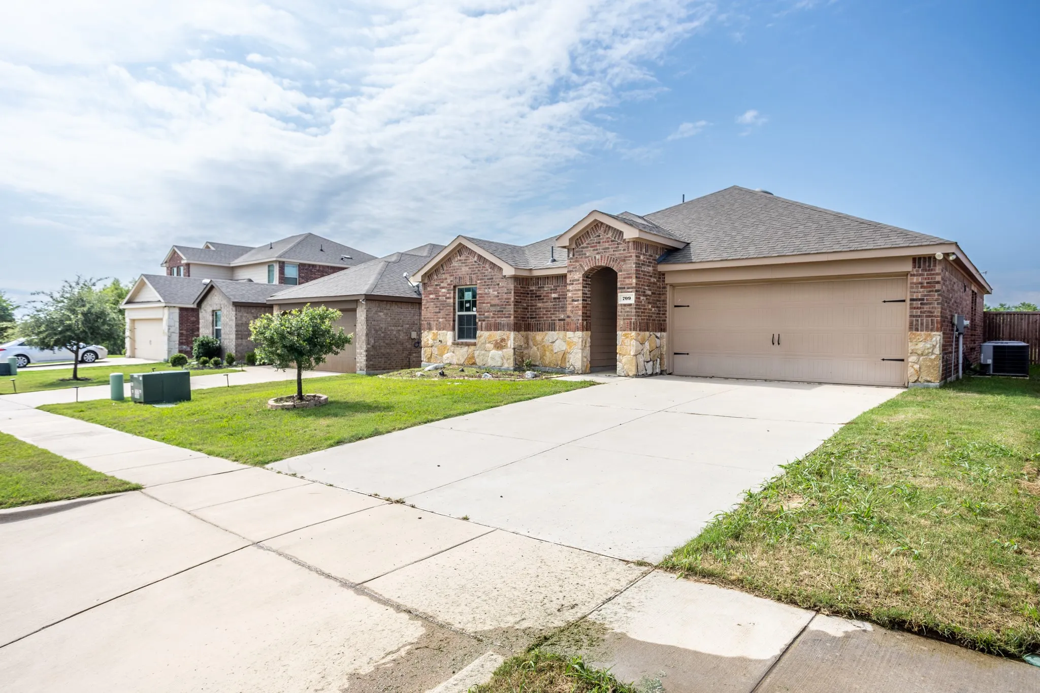 Single Family Residence For Sale in Denton County , 709 Alton Drive, Aubrey, Texas 76227, 3 Bedroom, 2 Bathroom, 2 Garage spaces, 1,258 Sqft, built in 2019, mls#21335790, Real Estate Agent in Aubrey, Homes For Sale in Denton county, Homes For Sale in Aubrey, Realtor in Aubrey Texas, Real Estate Brokerage Independent Realty Texas, Luminita Cordes Realtor