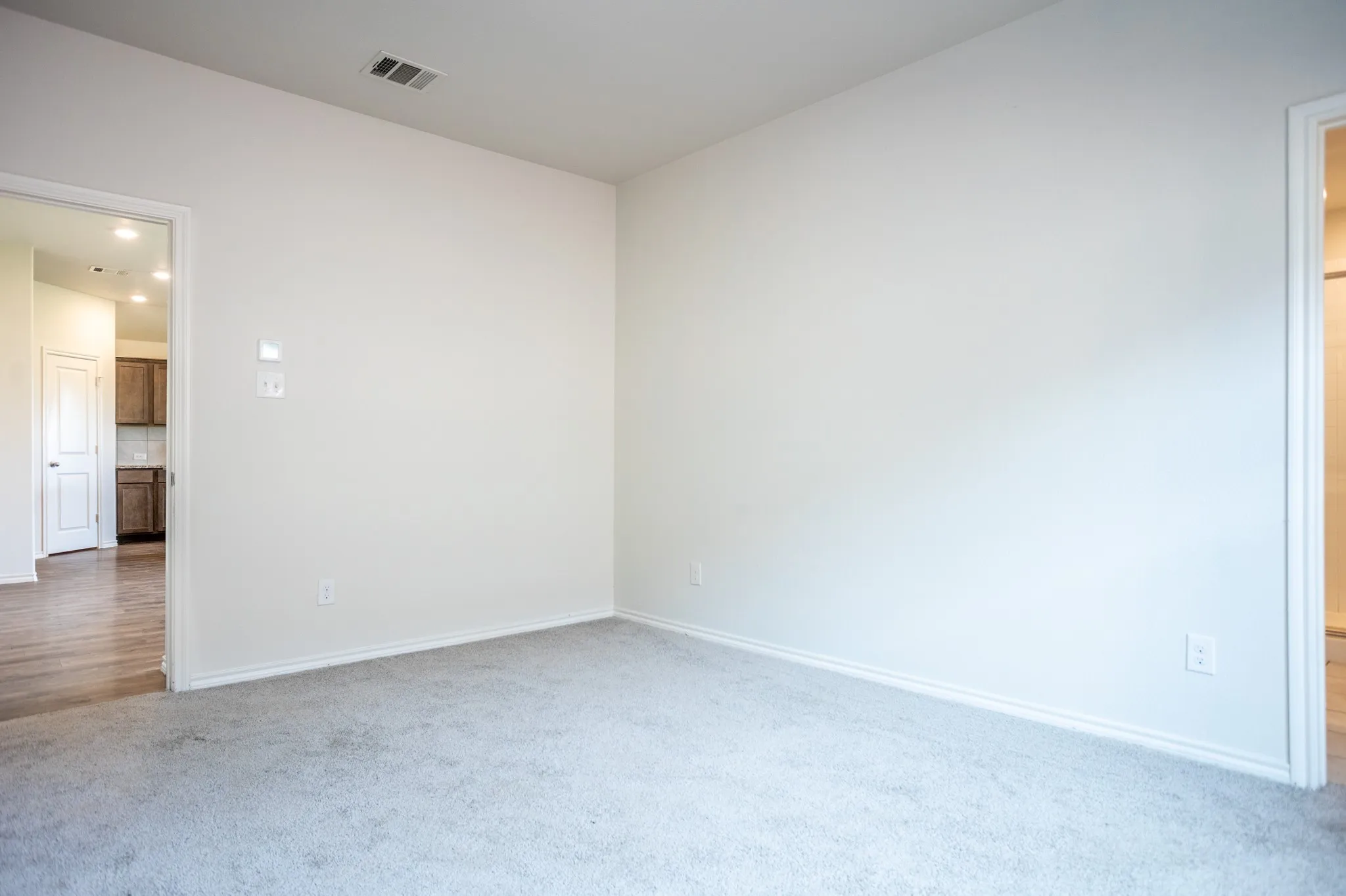 Single Family Residence For Sale in Denton County , 709 Alton Drive, Aubrey, Texas 76227, 3 Bedroom, 2 Bathroom, 2 Garage spaces, 1,258 Sqft, built in 2019, mls#21335790, Real Estate Agent in Aubrey, Homes For Sale in Denton county, Homes For Sale in Aubrey, Realtor in Aubrey Texas, Real Estate Brokerage Independent Realty Texas, Luminita Cordes Realtor