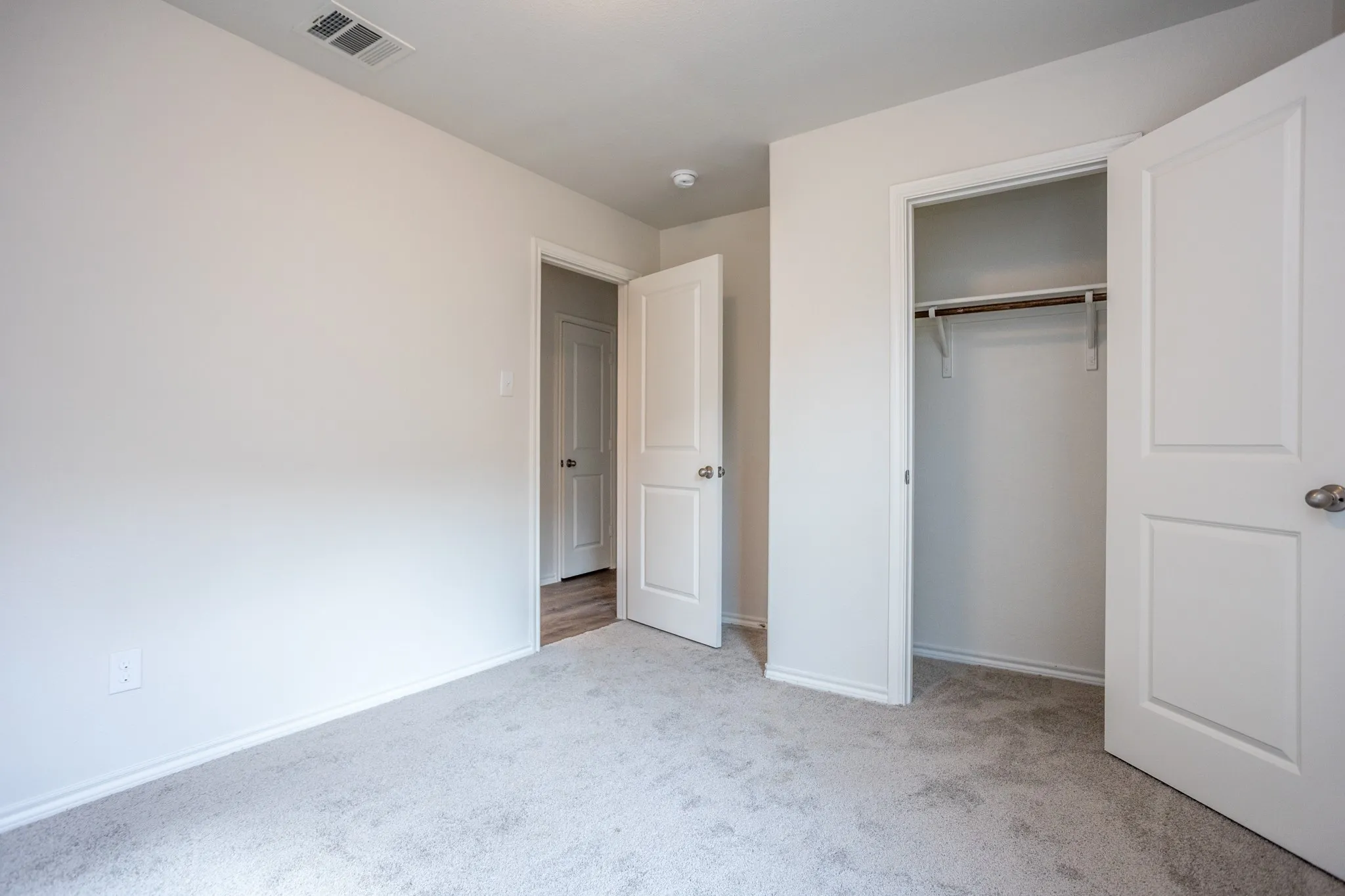 Single Family Residence For Sale in Denton County , 709 Alton Drive, Aubrey, Texas 76227, 3 Bedroom, 2 Bathroom, 2 Garage spaces, 1,258 Sqft, built in 2019, mls#21335790, Real Estate Agent in Aubrey, Homes For Sale in Denton county, Homes For Sale in Aubrey, Realtor in Aubrey Texas, Real Estate Brokerage Independent Realty Texas, Luminita Cordes Realtor
