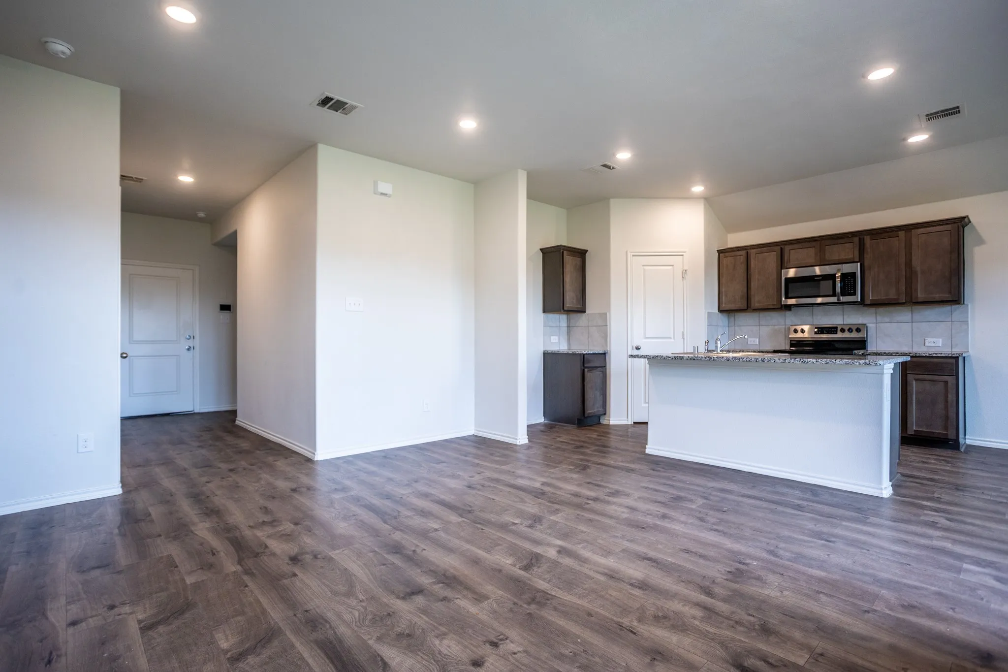 Single Family Residence For Sale in Denton County , 709 Alton Drive, Aubrey, Texas 76227, 3 Bedroom, 2 Bathroom, 2 Garage spaces, 1,258 Sqft, built in 2019, mls#21335790, Real Estate Agent in Aubrey, Homes For Sale in Denton county, Homes For Sale in Aubrey, Realtor in Aubrey Texas, Real Estate Brokerage Independent Realty Texas, Luminita Cordes Realtor