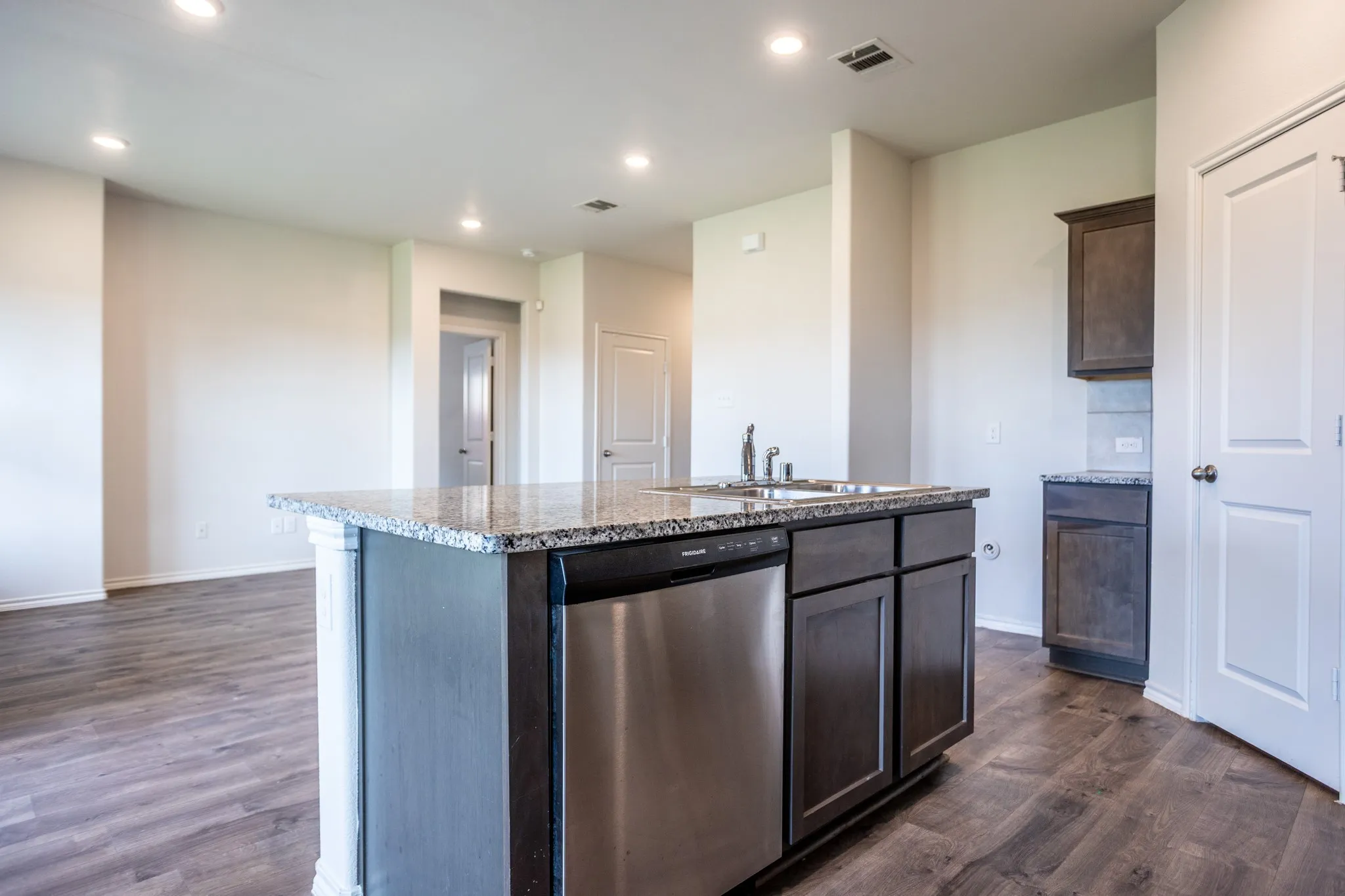 Single Family Residence For Sale in Denton County , 709 Alton Drive, Aubrey, Texas 76227, 3 Bedroom, 2 Bathroom, 2 Garage spaces, 1,258 Sqft, built in 2019, mls#21335790, Real Estate Agent in Aubrey, Homes For Sale in Denton county, Homes For Sale in Aubrey, Realtor in Aubrey Texas, Real Estate Brokerage Independent Realty Texas, Luminita Cordes Realtor